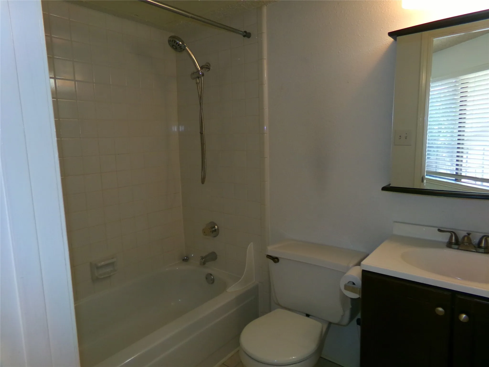 Condominium For Sale in Tarrant County , 2311 Basil Drive C304, Arlington, Texas 76006, 1 Bedroom, 1 Bathroom, Garage spaces, 486 Sqft, built in 1981, mls#21335870, Real Estate Agent in Arlington, Homes For Sale in Tarrant county, Homes For Sale in Arlington, Realtor in Arlington Texas, Real Estate Brokerage Independent Realty Texas, Luminita Cordes Realtor
