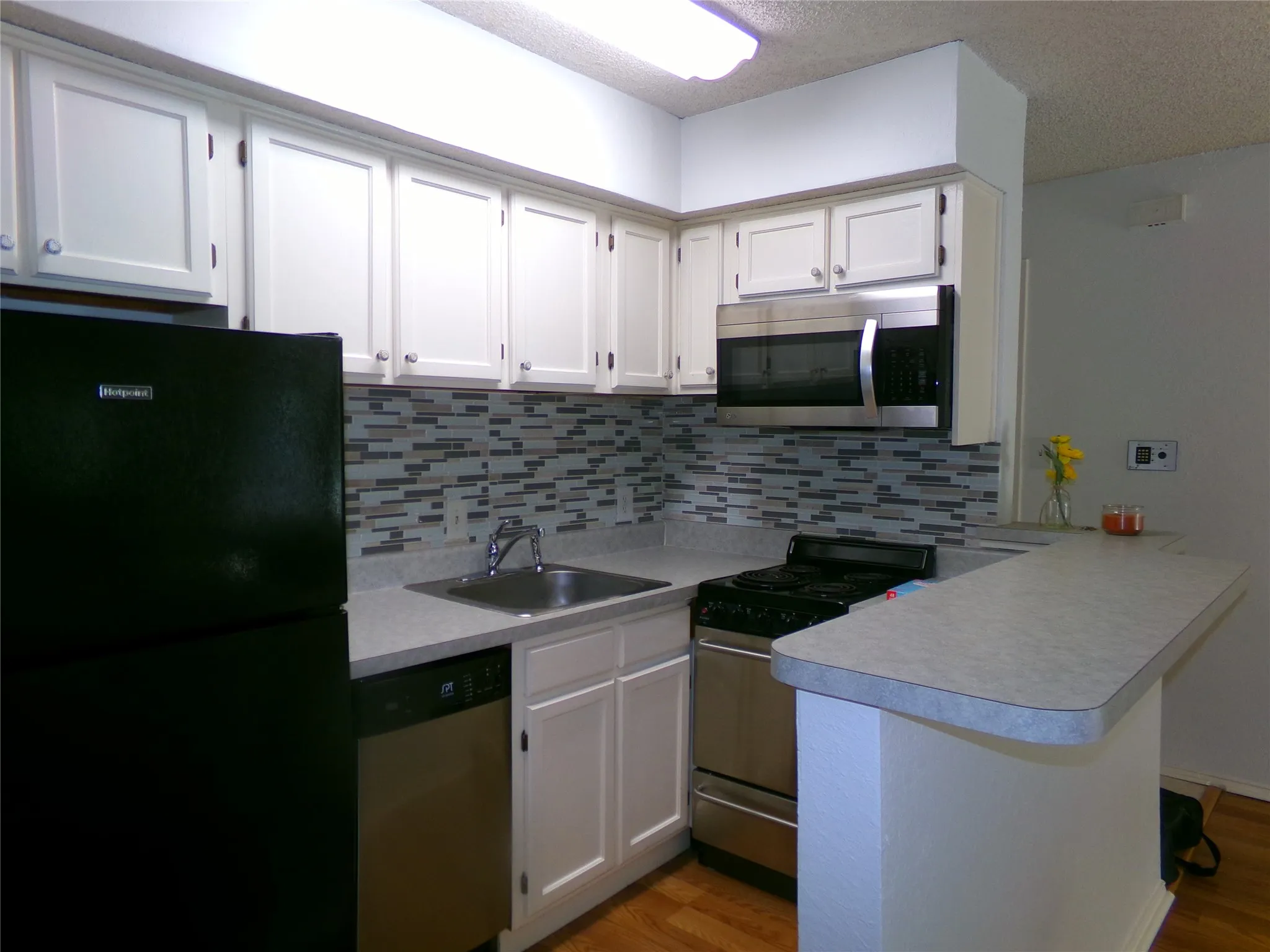 Condominium For Sale in Tarrant County , 2311 Basil Drive C304, Arlington, Texas 76006, 1 Bedroom, 1 Bathroom, Garage spaces, 486 Sqft, built in 1981, mls#21335870, Real Estate Agent in Arlington, Homes For Sale in Tarrant county, Homes For Sale in Arlington, Realtor in Arlington Texas, Real Estate Brokerage Independent Realty Texas, Luminita Cordes Realtor