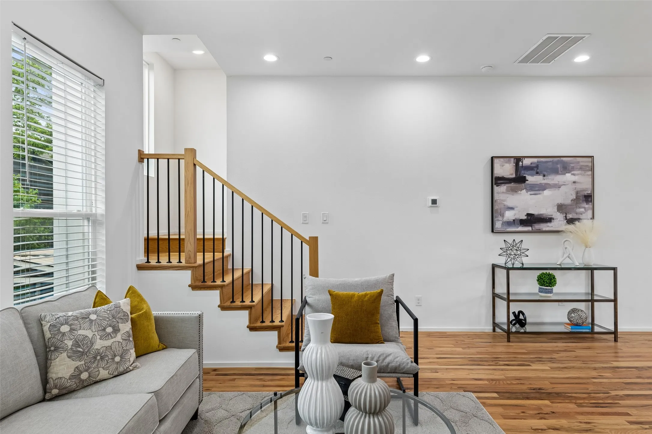 Condominium For Rent in Dallas County , 5647 Live Oak Street 101, Dallas, Texas 75206, 2 Bedroom, 3 Bathroom, 1 Garage spaces, 1,297 Sqft, built in 2022, mls#21331831, Real Estate Agent in Dallas, Homes For Rent in Dallas county, Homes For Rent in Dallas, Realtor in Dallas Texas, Real Estate Brokerage Independent Realty Texas, Luminita Cordes Realtor