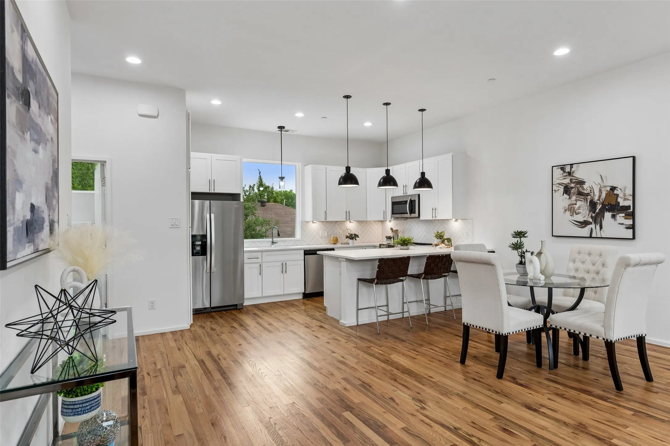 Condominium For Rent in Dallas County , 5647 Live Oak Street 101, Dallas, Texas 75206, 2 Bedroom, 3 Bathroom, 1 Garage spaces, 1,297 Sqft, built in 2022, mls#21331831, Real Estate Agent in Dallas, Homes For Rent in Dallas county, Homes For Rent in Dallas, Realtor in Dallas Texas, Real Estate Brokerage Independent Realty Texas, Luminita Cordes Realtor