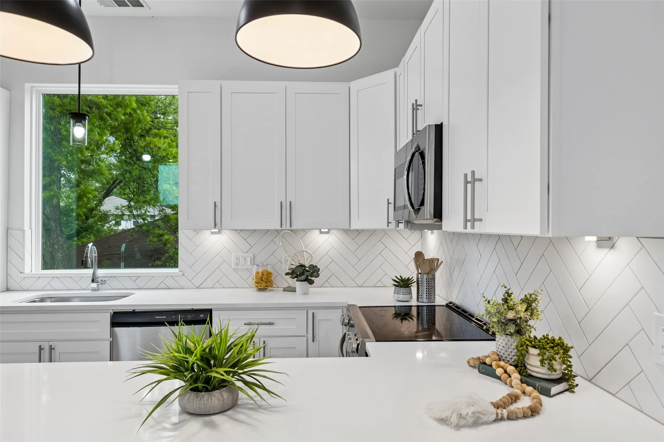 Condominium For Rent in Dallas County , 5647 Live Oak Street 101, Dallas, Texas 75206, 2 Bedroom, 3 Bathroom, 1 Garage spaces, 1,297 Sqft, built in 2022, mls#21331831, Real Estate Agent in Dallas, Homes For Rent in Dallas county, Homes For Rent in Dallas, Realtor in Dallas Texas, Real Estate Brokerage Independent Realty Texas, Luminita Cordes Realtor