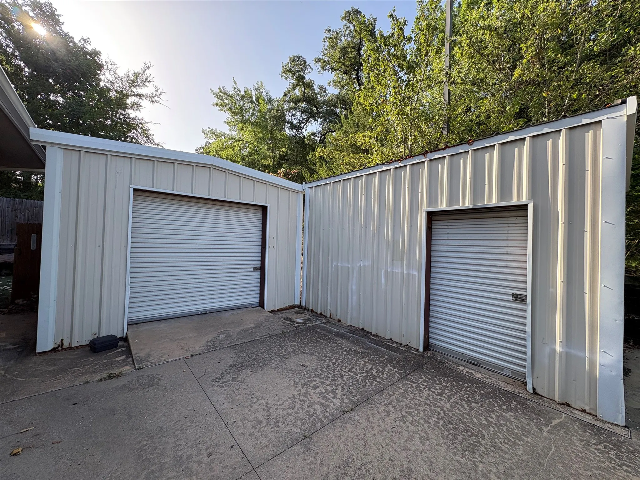 Office For Sale in Grayson County , 1220 Reba Macentire Lane, Denison, Texas 75020, 0, 0, Garage spaces, 8,050 Sqft, built in 2000, mls#21336964, Real Estate Agent in Denison, Homes For Sale in Grayson county, Homes For Sale in Denison, Realtor in Denison Texas, Real Estate Brokerage Independent Realty Texas, Luminita Cordes Realtor