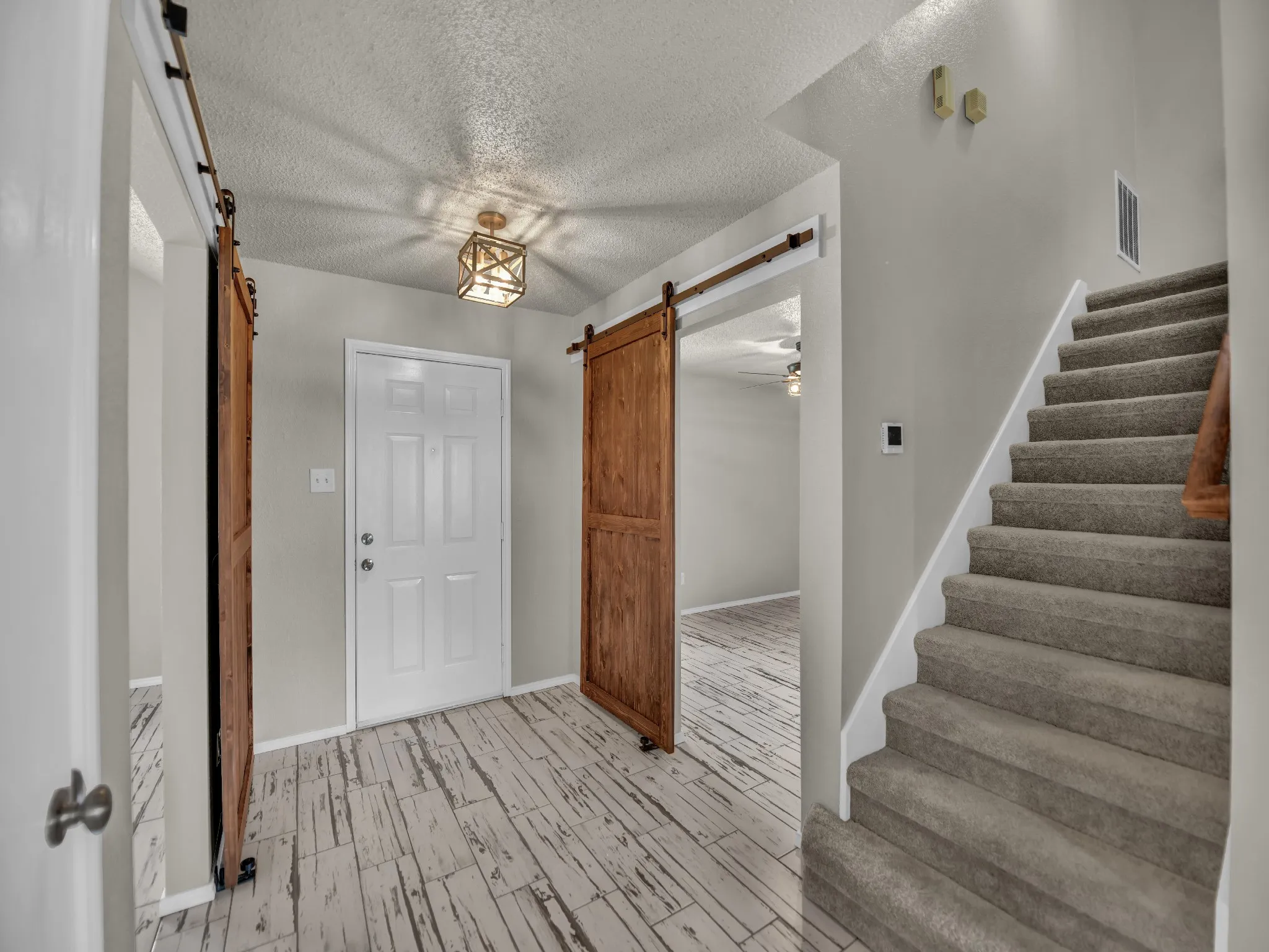 Single Family Residence For Sale in Tarrant County , 617 Oak View Court, Azle, Texas 76020, 4 Bedroom, 3 Bathroom, 2 Garage spaces, 1,988 Sqft, built in 1999, mls#21331080, Real Estate Agent in Azle, Homes For Sale in Tarrant county, Homes For Sale in Azle, Realtor in Azle Texas, Real Estate Brokerage Independent Realty Texas, Luminita Cordes Realtor