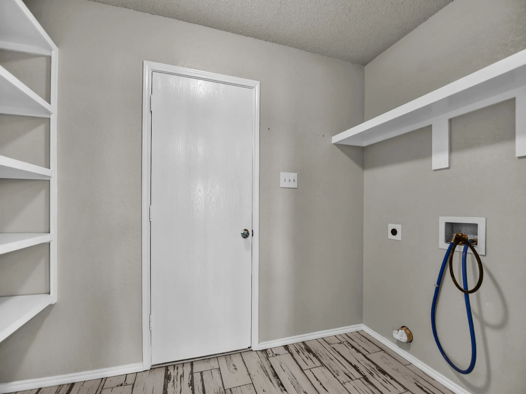 Single Family Residence For Sale in Tarrant County , 617 Oak View Court, Azle, Texas 76020, 4 Bedroom, 3 Bathroom, 2 Garage spaces, 1,988 Sqft, built in 1999, mls#21331080, Real Estate Agent in Azle, Homes For Sale in Tarrant county, Homes For Sale in Azle, Realtor in Azle Texas, Real Estate Brokerage Independent Realty Texas, Luminita Cordes Realtor