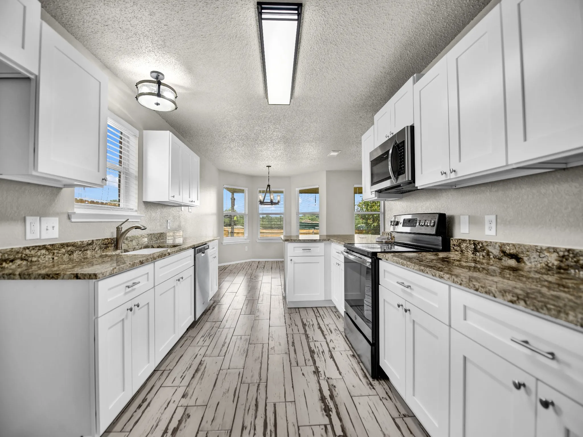 Single Family Residence For Sale in Tarrant County , 617 Oak View Court, Azle, Texas 76020, 4 Bedroom, 3 Bathroom, 2 Garage spaces, 1,988 Sqft, built in 1999, mls#21331080, Real Estate Agent in Azle, Homes For Sale in Tarrant county, Homes For Sale in Azle, Realtor in Azle Texas, Real Estate Brokerage Independent Realty Texas, Luminita Cordes Realtor