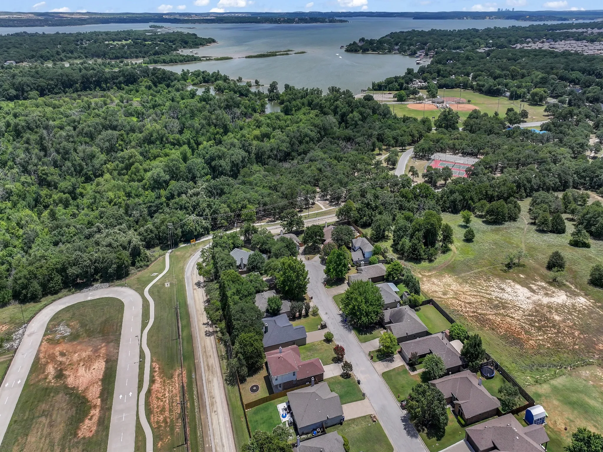 Single Family Residence For Sale in Tarrant County , 617 Oak View Court, Azle, Texas 76020, 4 Bedroom, 3 Bathroom, 2 Garage spaces, 1,988 Sqft, built in 1999, mls#21331080, Real Estate Agent in Azle, Homes For Sale in Tarrant county, Homes For Sale in Azle, Realtor in Azle Texas, Real Estate Brokerage Independent Realty Texas, Luminita Cordes Realtor