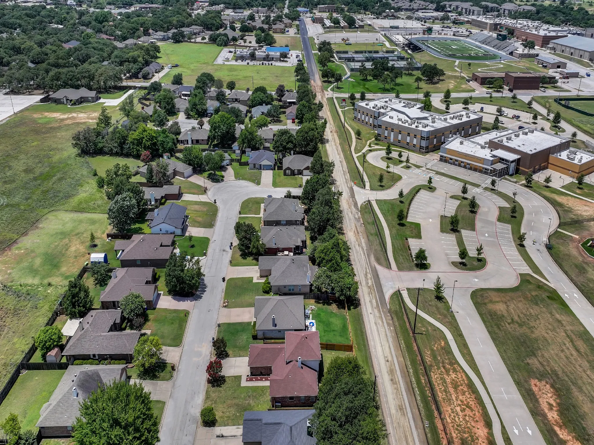 Single Family Residence For Sale in Tarrant County , 617 Oak View Court, Azle, Texas 76020, 4 Bedroom, 3 Bathroom, 2 Garage spaces, 1,988 Sqft, built in 1999, mls#21331080, Real Estate Agent in Azle, Homes For Sale in Tarrant county, Homes For Sale in Azle, Realtor in Azle Texas, Real Estate Brokerage Independent Realty Texas, Luminita Cordes Realtor