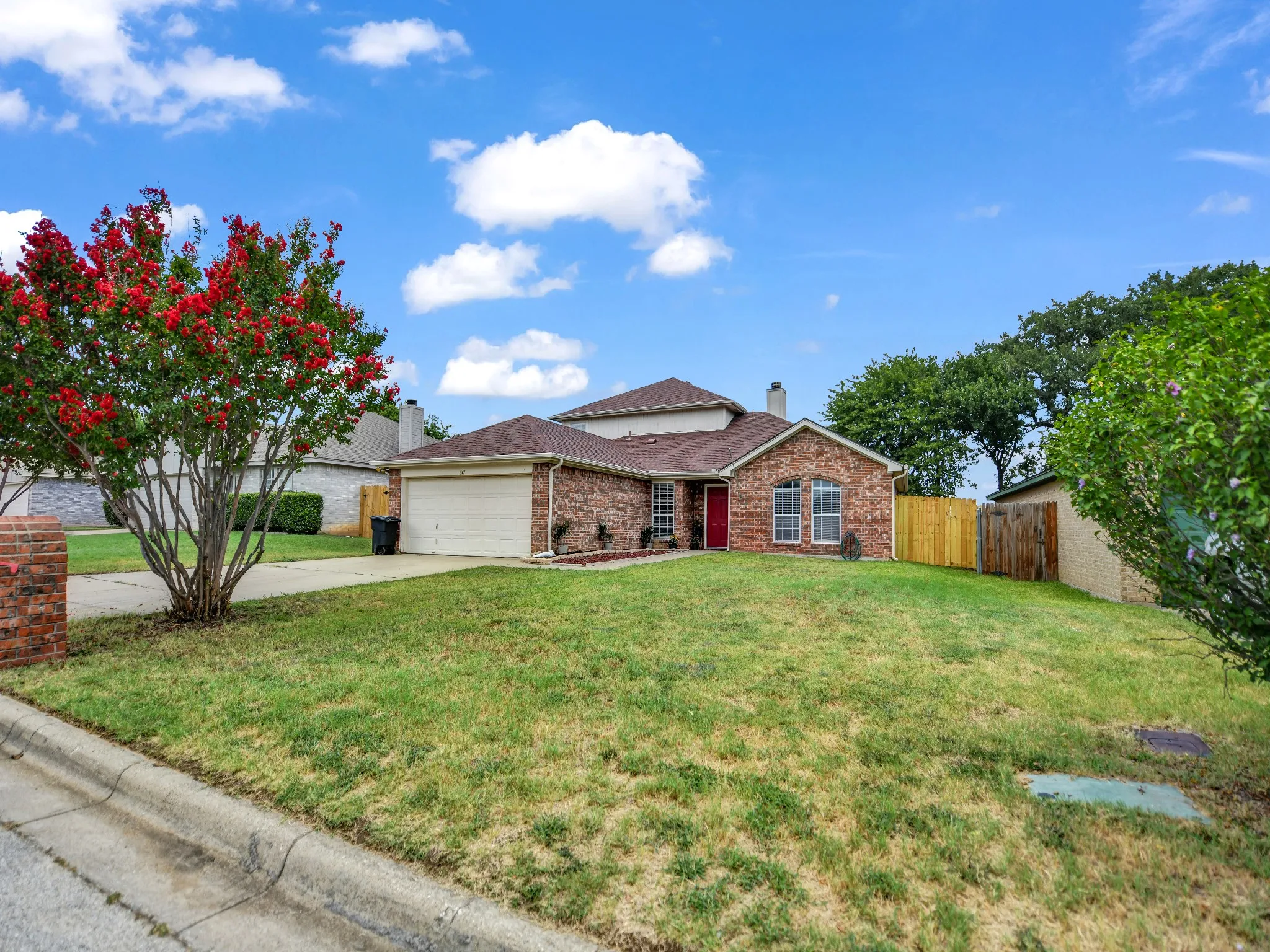 Single Family Residence For Sale in Tarrant County , 617 Oak View Court, Azle, Texas 76020, 4 Bedroom, 3 Bathroom, 2 Garage spaces, 1,988 Sqft, built in 1999, mls#21331080, Real Estate Agent in Azle, Homes For Sale in Tarrant county, Homes For Sale in Azle, Realtor in Azle Texas, Real Estate Brokerage Independent Realty Texas, Luminita Cordes Realtor