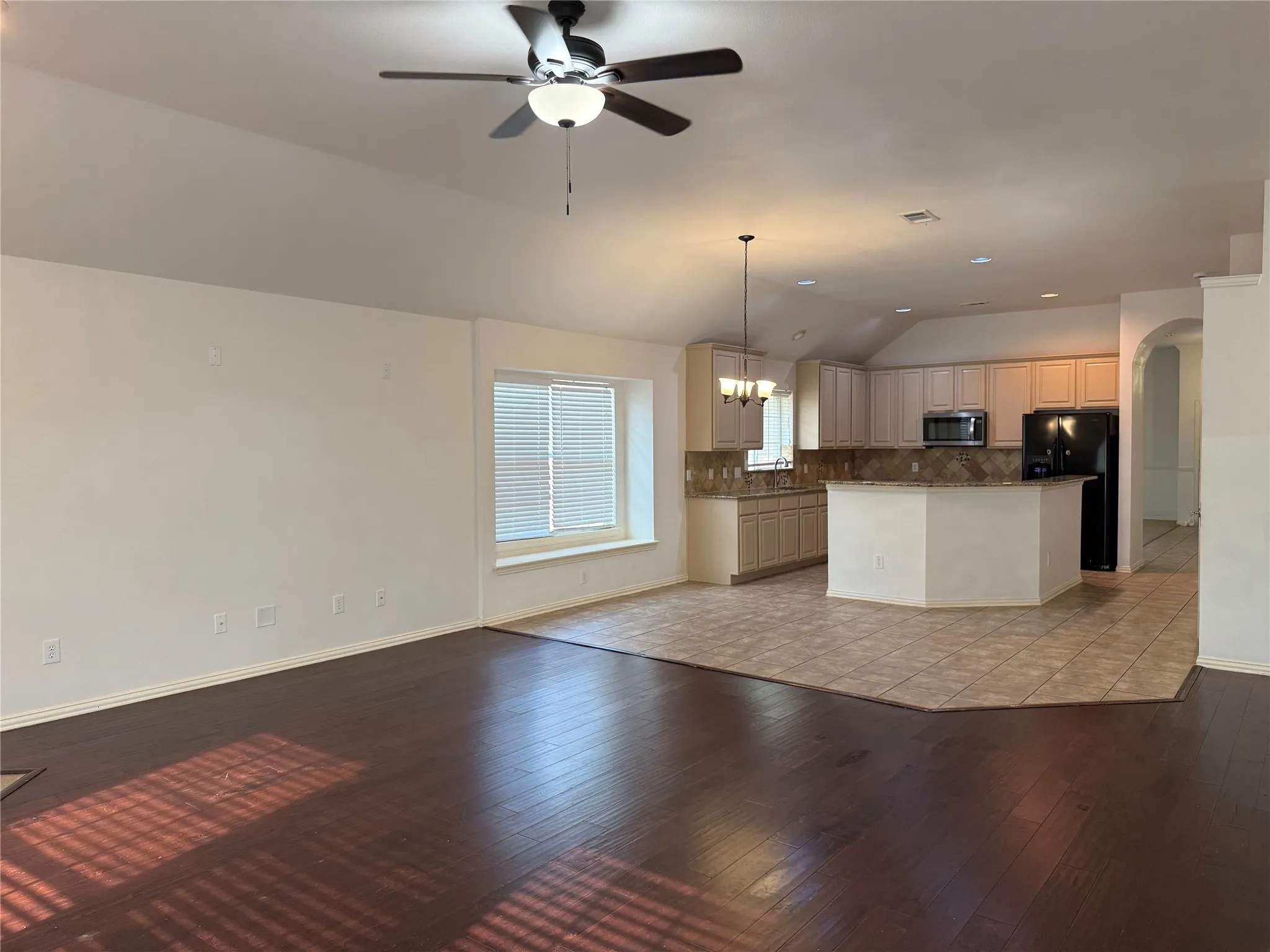 Single Family Residence For Rent in Denton County , 13401 Roadster Drive, Frisco, Texas 75033, 4 Bedroom, 2 Bathroom, 2 Garage spaces, 2,168 Sqft, built in 2003, mls#21337107, Real Estate Agent in Frisco, Homes For Rent in Denton county, Homes For Rent in Frisco, Realtor in Frisco Texas, Real Estate Brokerage Independent Realty Texas, Luminita Cordes Realtor