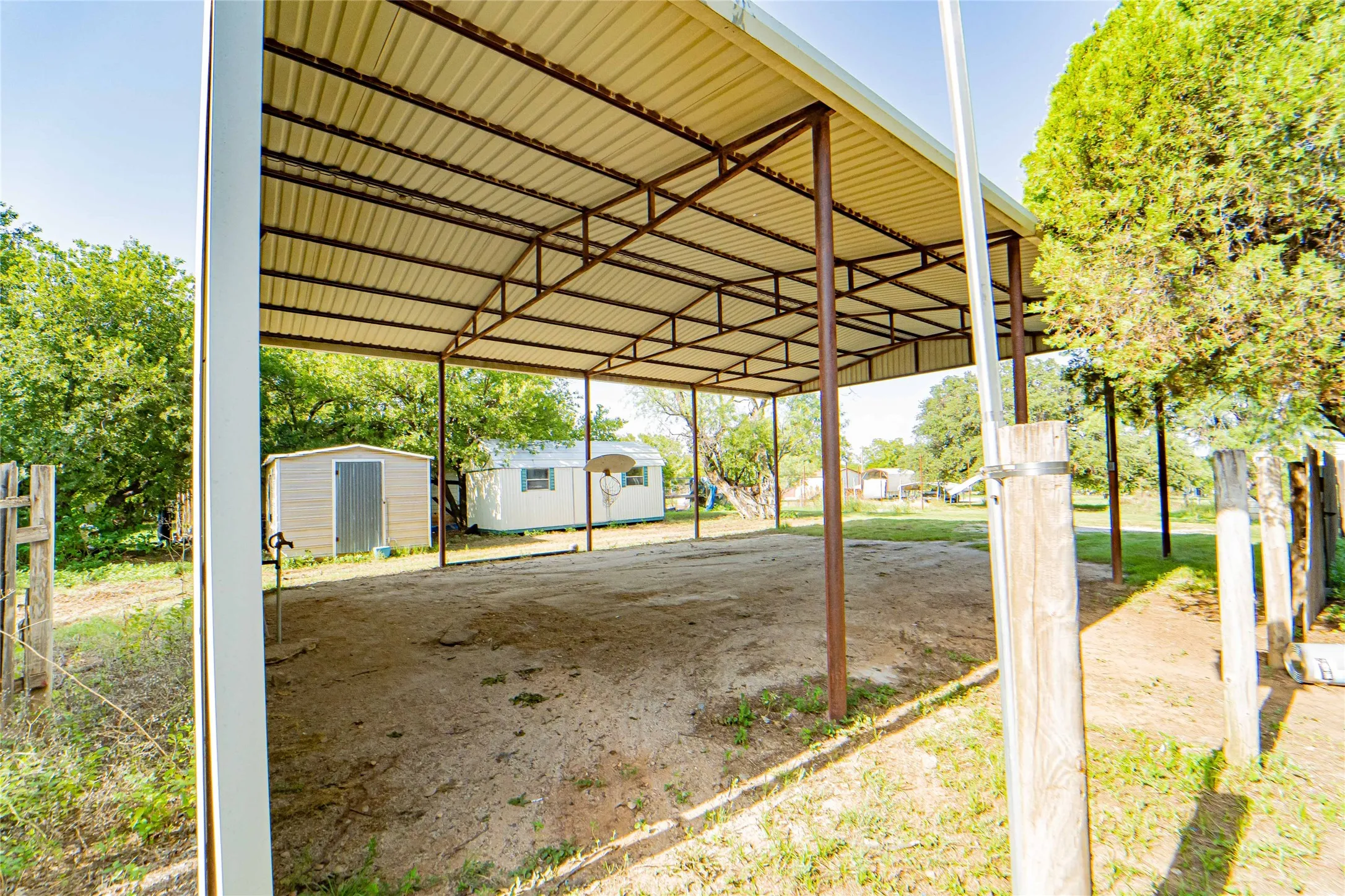 Single Family Residence For Sale in Throckmorton County , 204 Fm 209 E, Woodson, Texas 76491, 3 Bedroom, 2 Bathroom, Garage spaces, 2,350 Sqft, built in 1965, mls#21334301, Real Estate Agent in Woodson, Homes For Sale in Throckmorton county, Homes For Sale in Woodson, Realtor in Woodson Texas, Real Estate Brokerage Independent Realty Texas, Luminita Cordes Realtor