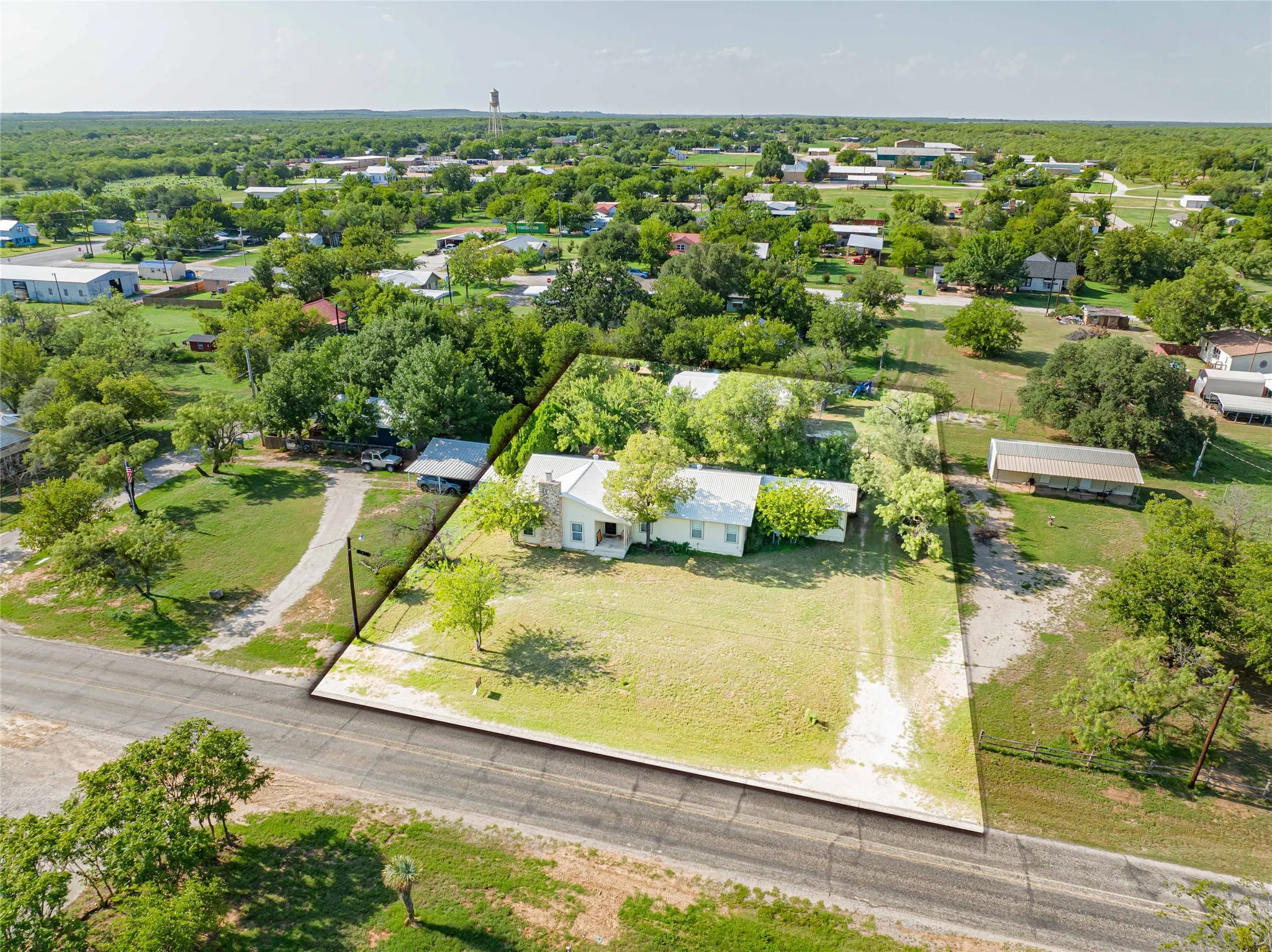 Single Family Residence For Sale in Throckmorton County , 204 Fm 209 E, Woodson, Texas 76491, 3 Bedroom, 2 Bathroom, Garage spaces, 2,350 Sqft, built in 1965, mls#21334301, Real Estate Agent in Woodson, Homes For Sale in Throckmorton county, Homes For Sale in Woodson, Realtor in Woodson Texas, Real Estate Brokerage Independent Realty Texas, Luminita Cordes Realtor