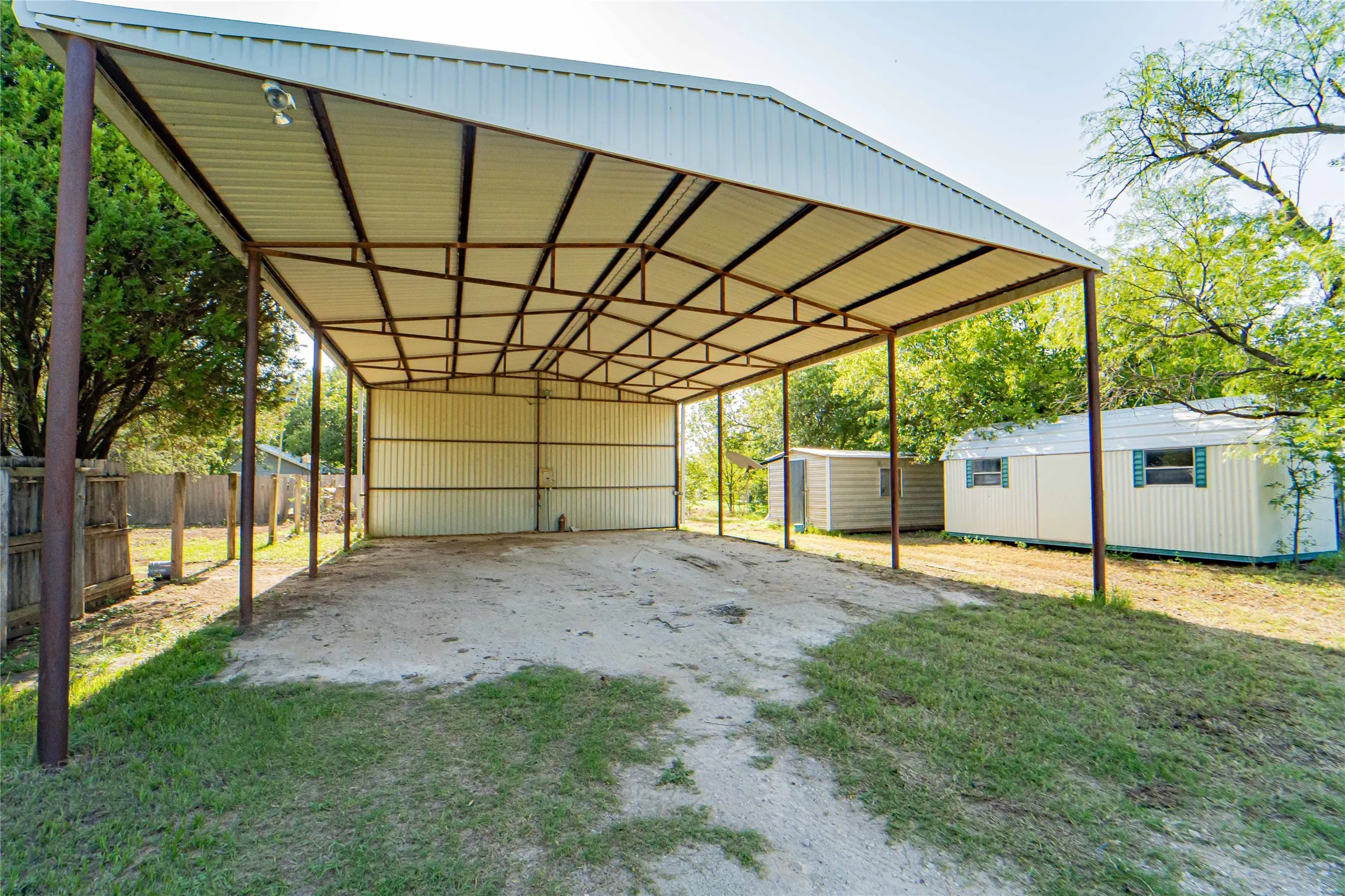 Single Family Residence For Sale in Throckmorton County , 204 Fm 209 E, Woodson, Texas 76491, 3 Bedroom, 2 Bathroom, Garage spaces, 2,350 Sqft, built in 1965, mls#21334301, Real Estate Agent in Woodson, Homes For Sale in Throckmorton county, Homes For Sale in Woodson, Realtor in Woodson Texas, Real Estate Brokerage Independent Realty Texas, Luminita Cordes Realtor