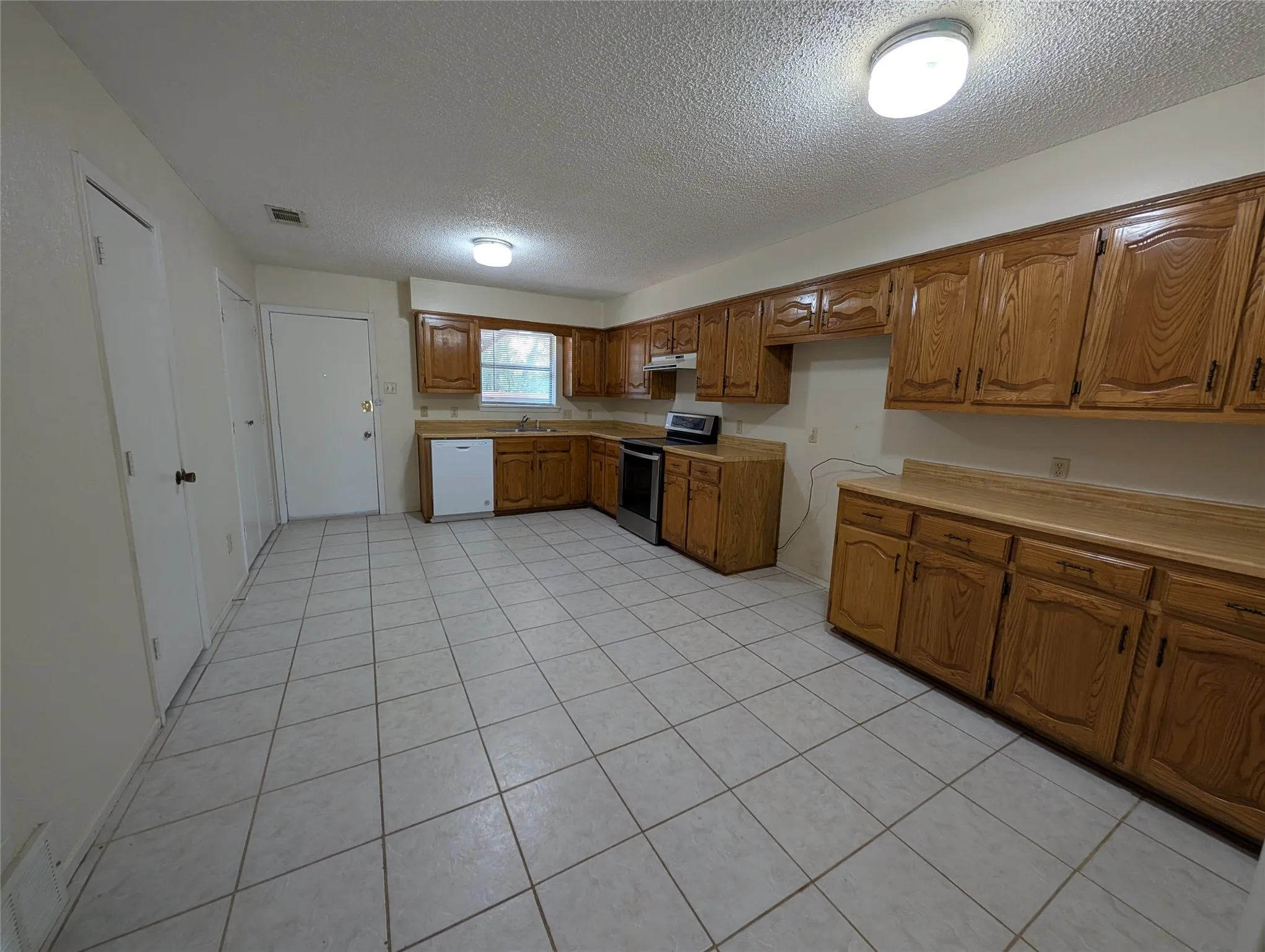 Duplex For Rent in Collin County , 604 E Oak Street B, Wylie, Texas 75098, 2 Bedroom, 2 Bathroom, Garage spaces, 1,160 Sqft, built in 1983, mls#21334655, Real Estate Agent in Wylie, Homes For Rent in Collin county, Homes For Rent in Wylie, Realtor in Wylie Texas, Real Estate Brokerage Independent Realty Texas, Luminita Cordes Realtor