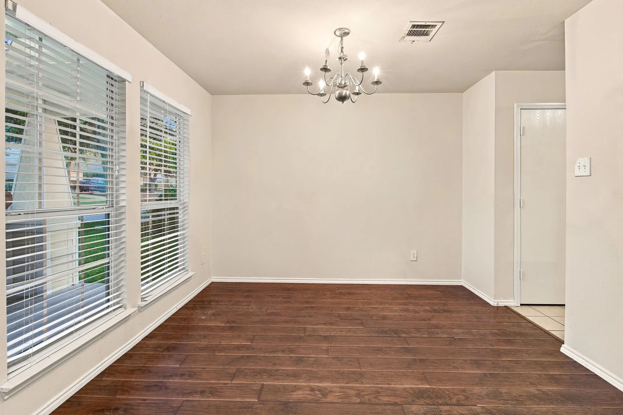 Single Family Residence For Rent in Collin County , 3616 Rand Creek Trail, Mc Kinney, Texas 75070, 4 Bedroom, 3 Bathroom, 2 Garage spaces, 2,306 Sqft, built in 2004, mls#21337113, Real Estate Agent in Mc Kinney, Homes For Rent in Collin county, Homes For Rent in Mc Kinney, Realtor in Mc Kinney Texas, Real Estate Brokerage Independent Realty Texas, Luminita Cordes Realtor