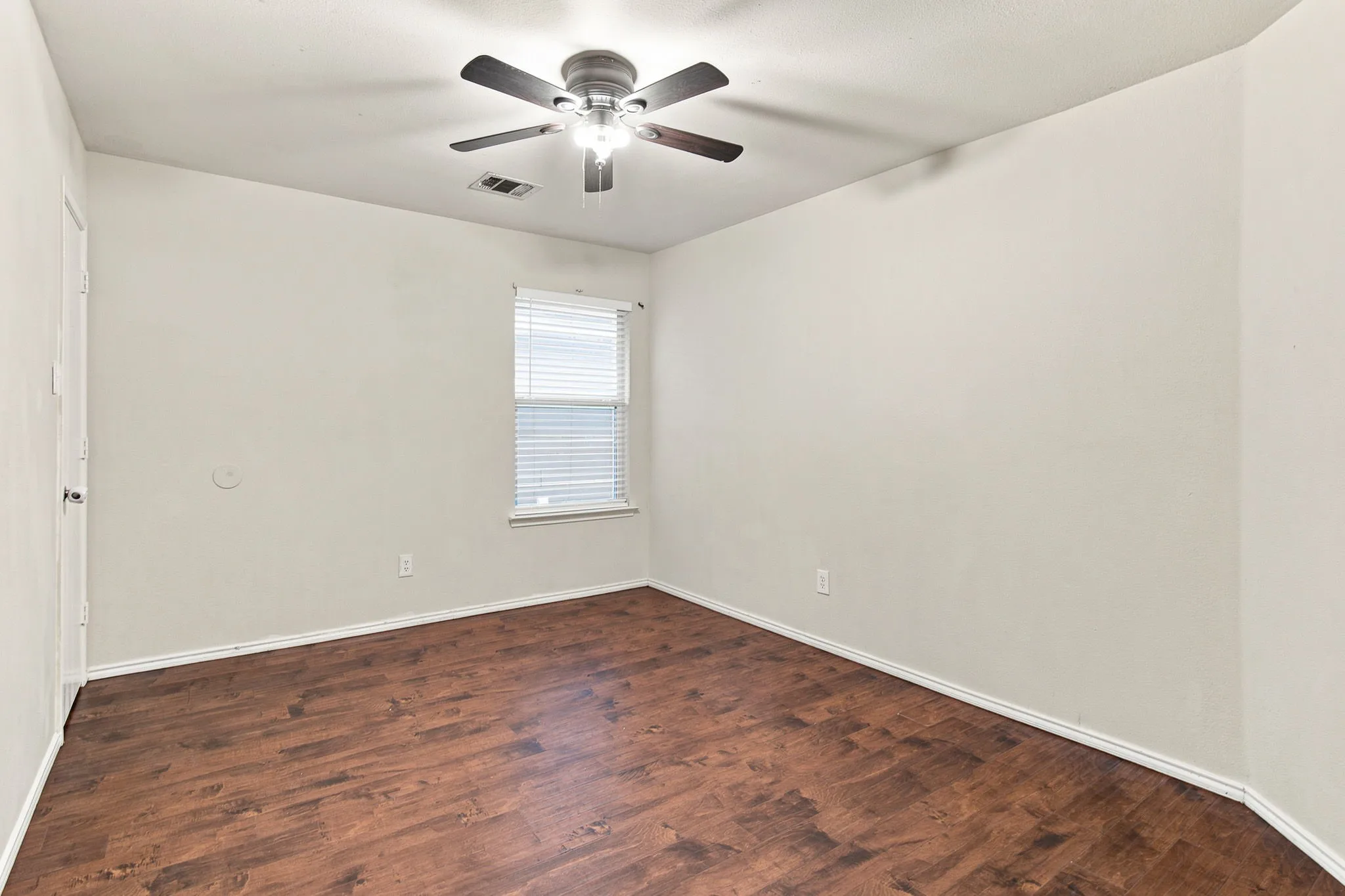 Single Family Residence For Rent in Collin County , 3616 Rand Creek Trail, Mc Kinney, Texas 75070, 4 Bedroom, 3 Bathroom, 2 Garage spaces, 2,306 Sqft, built in 2004, mls#21337113, Real Estate Agent in Mc Kinney, Homes For Rent in Collin county, Homes For Rent in Mc Kinney, Realtor in Mc Kinney Texas, Real Estate Brokerage Independent Realty Texas, Luminita Cordes Realtor