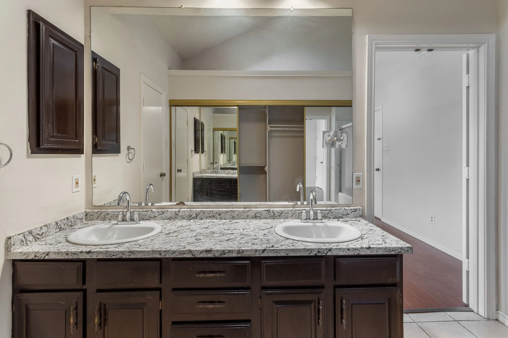 Single Family Residence For Rent in Dallas County , 3411 Taurus Drive, Garland, Texas 75044, 3 Bedroom, 3 Bathroom, 2 Garage spaces, 1,611 Sqft, built in 1984, mls#21337130, Real Estate Agent in Garland, Homes For Rent in Dallas county, Homes For Rent in Garland, Realtor in Garland Texas, Real Estate Brokerage Independent Realty Texas, Luminita Cordes Realtor
