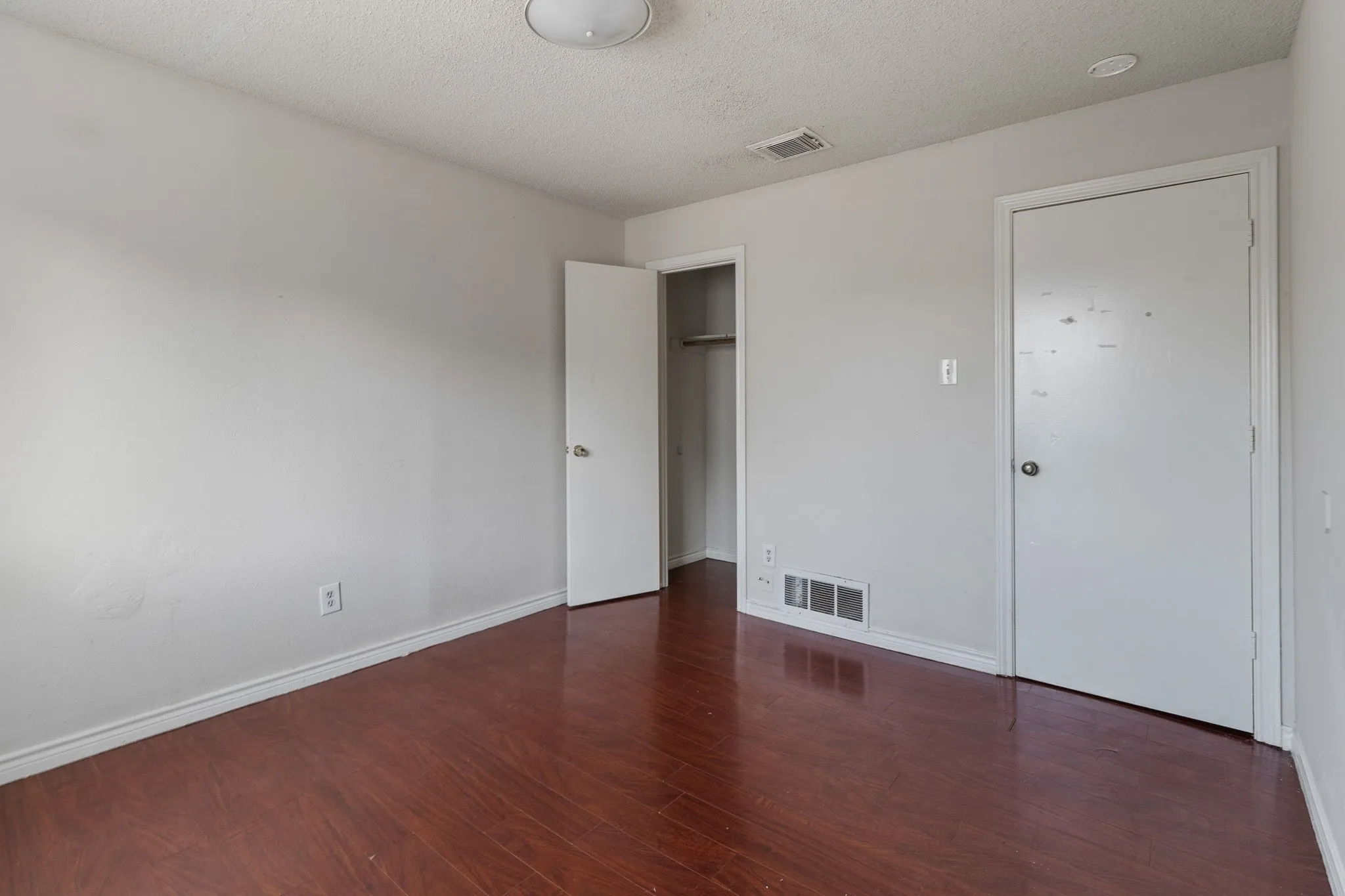 Single Family Residence For Rent in Dallas County , 3411 Taurus Drive, Garland, Texas 75044, 3 Bedroom, 3 Bathroom, 2 Garage spaces, 1,611 Sqft, built in 1984, mls#21337130, Real Estate Agent in Garland, Homes For Rent in Dallas county, Homes For Rent in Garland, Realtor in Garland Texas, Real Estate Brokerage Independent Realty Texas, Luminita Cordes Realtor