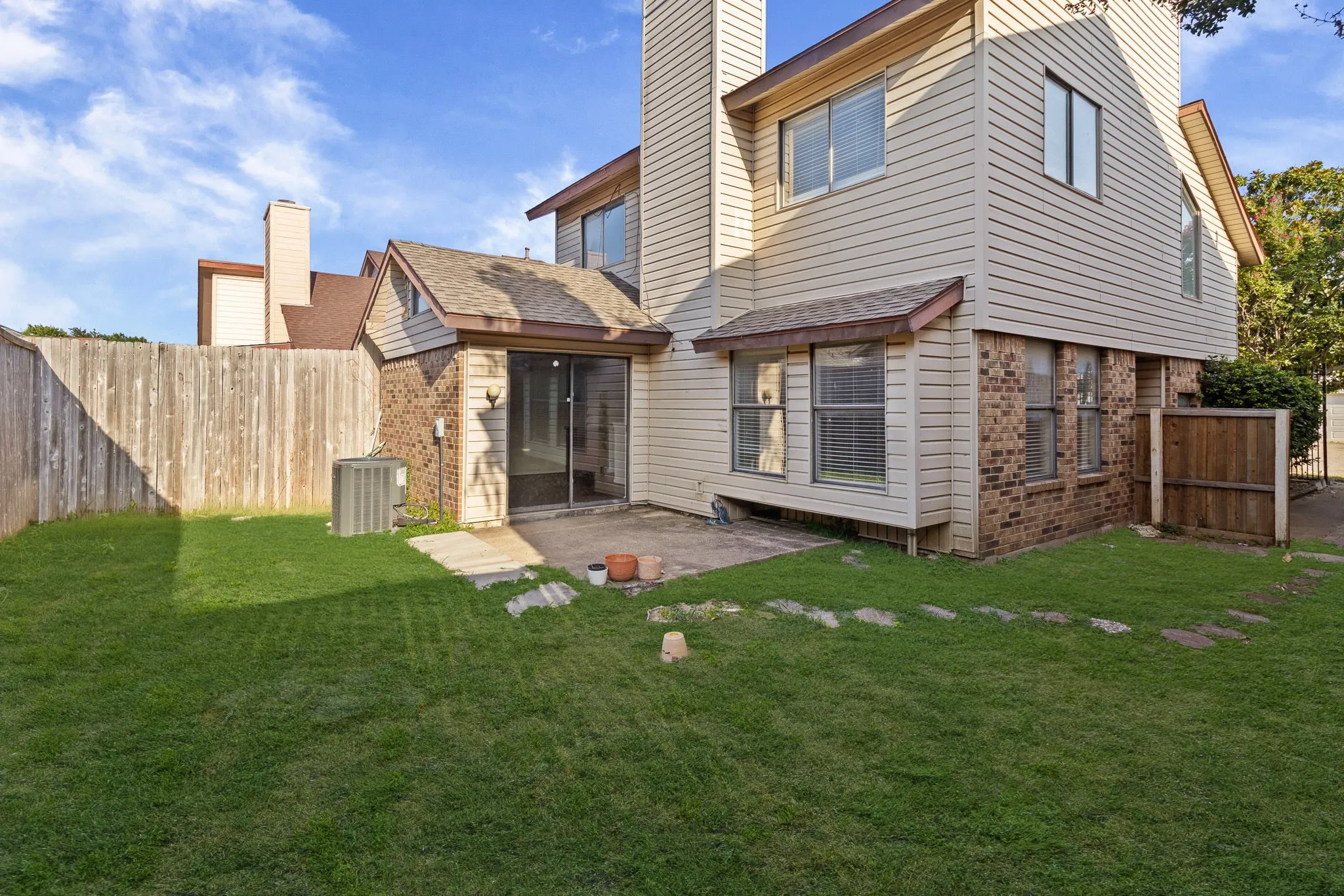 Single Family Residence For Rent in Dallas County , 3411 Taurus Drive, Garland, Texas 75044, 3 Bedroom, 3 Bathroom, 2 Garage spaces, 1,611 Sqft, built in 1984, mls#21337130, Real Estate Agent in Garland, Homes For Rent in Dallas county, Homes For Rent in Garland, Realtor in Garland Texas, Real Estate Brokerage Independent Realty Texas, Luminita Cordes Realtor