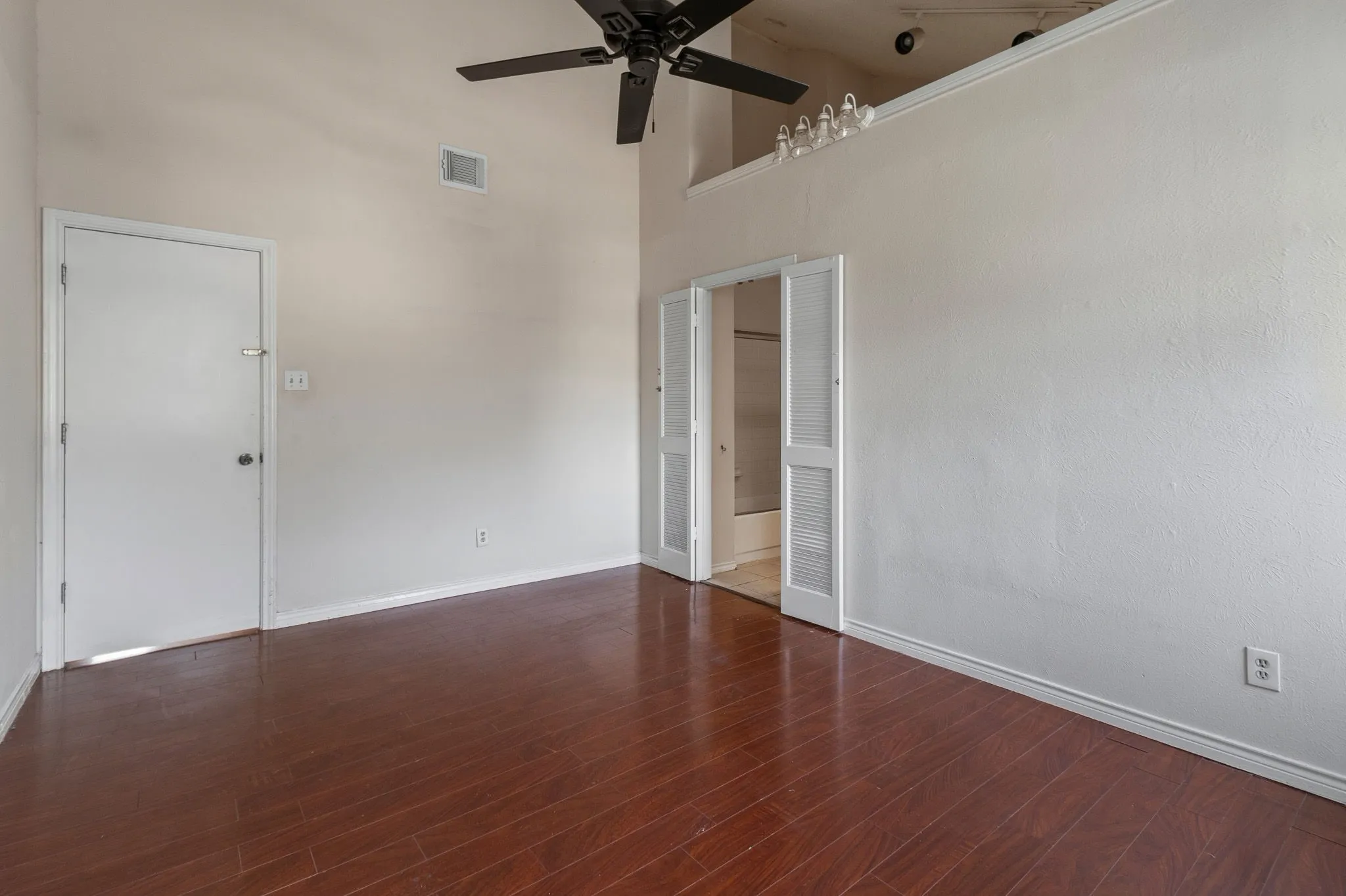 Single Family Residence For Rent in Dallas County , 3411 Taurus Drive, Garland, Texas 75044, 3 Bedroom, 3 Bathroom, 2 Garage spaces, 1,611 Sqft, built in 1984, mls#21337130, Real Estate Agent in Garland, Homes For Rent in Dallas county, Homes For Rent in Garland, Realtor in Garland Texas, Real Estate Brokerage Independent Realty Texas, Luminita Cordes Realtor