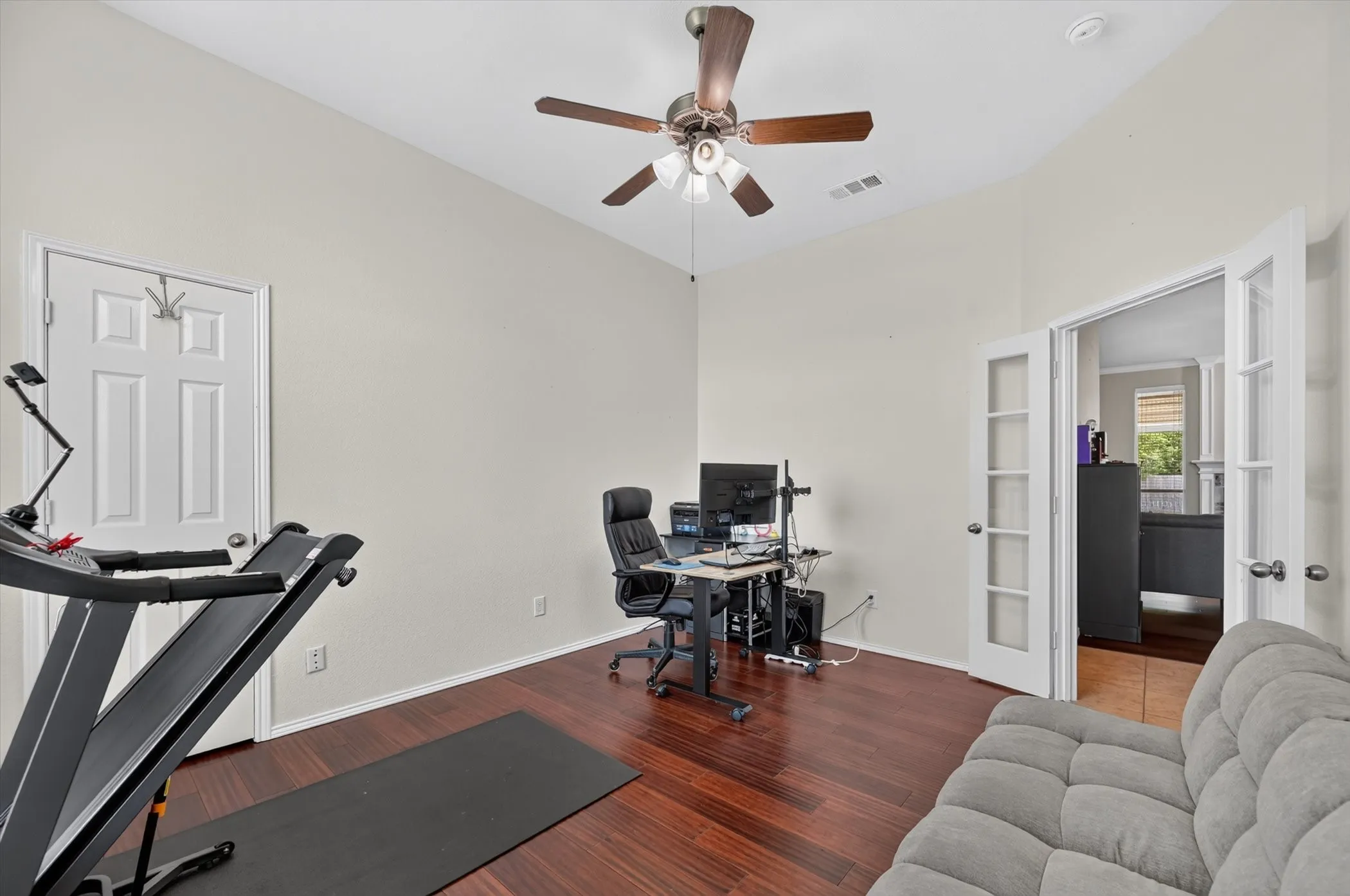 Vaulted ceiling with a ceiling fan, recessed lighting, and wood-finish flooring