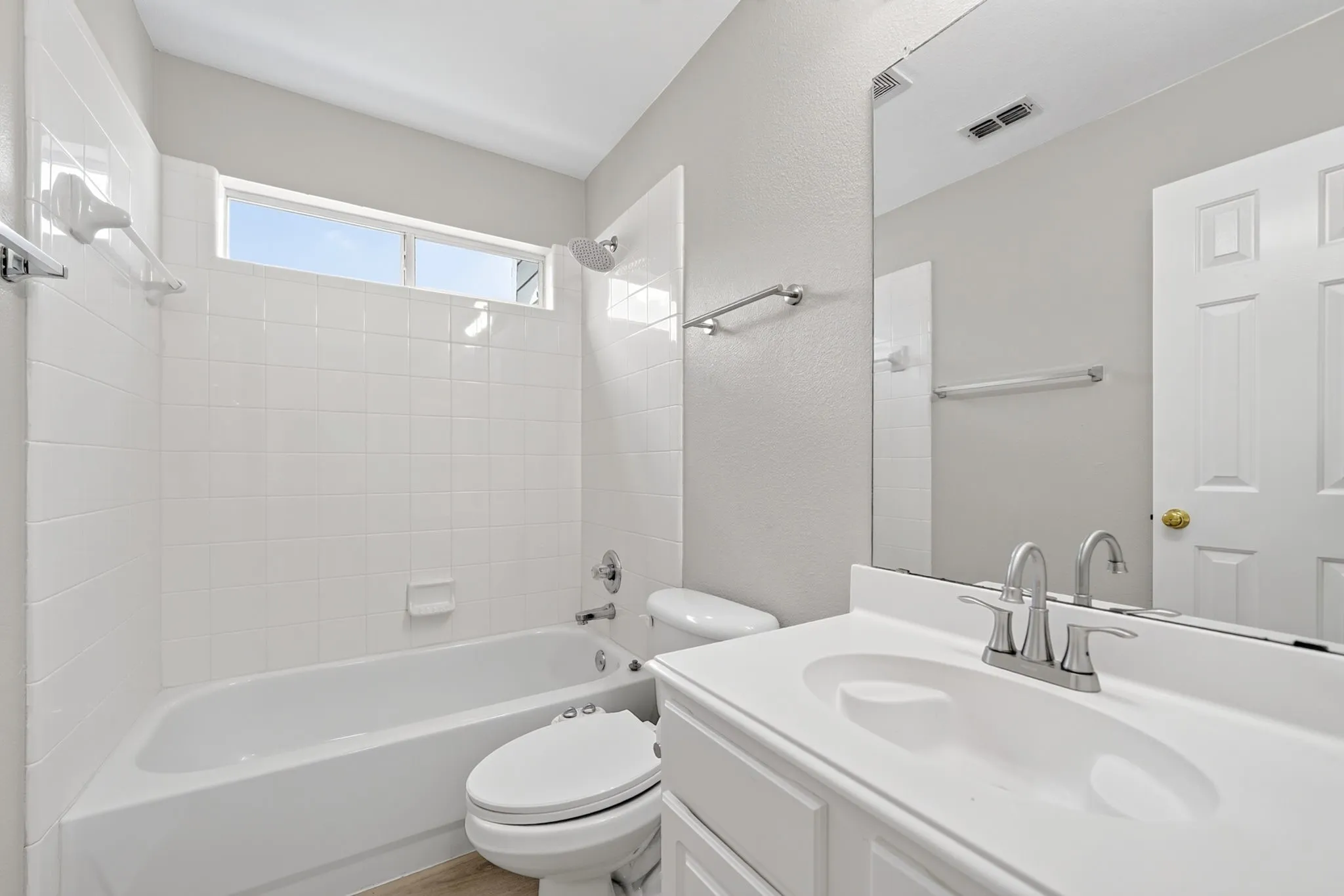 Upstairs full bathroom