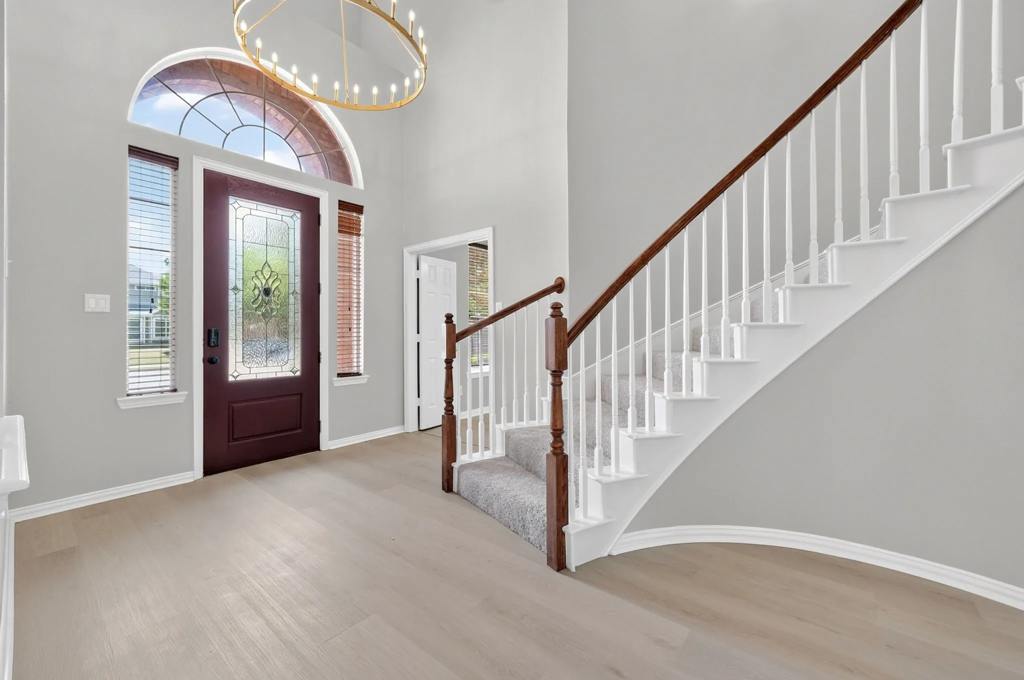 Two-story foyer with curved staircase