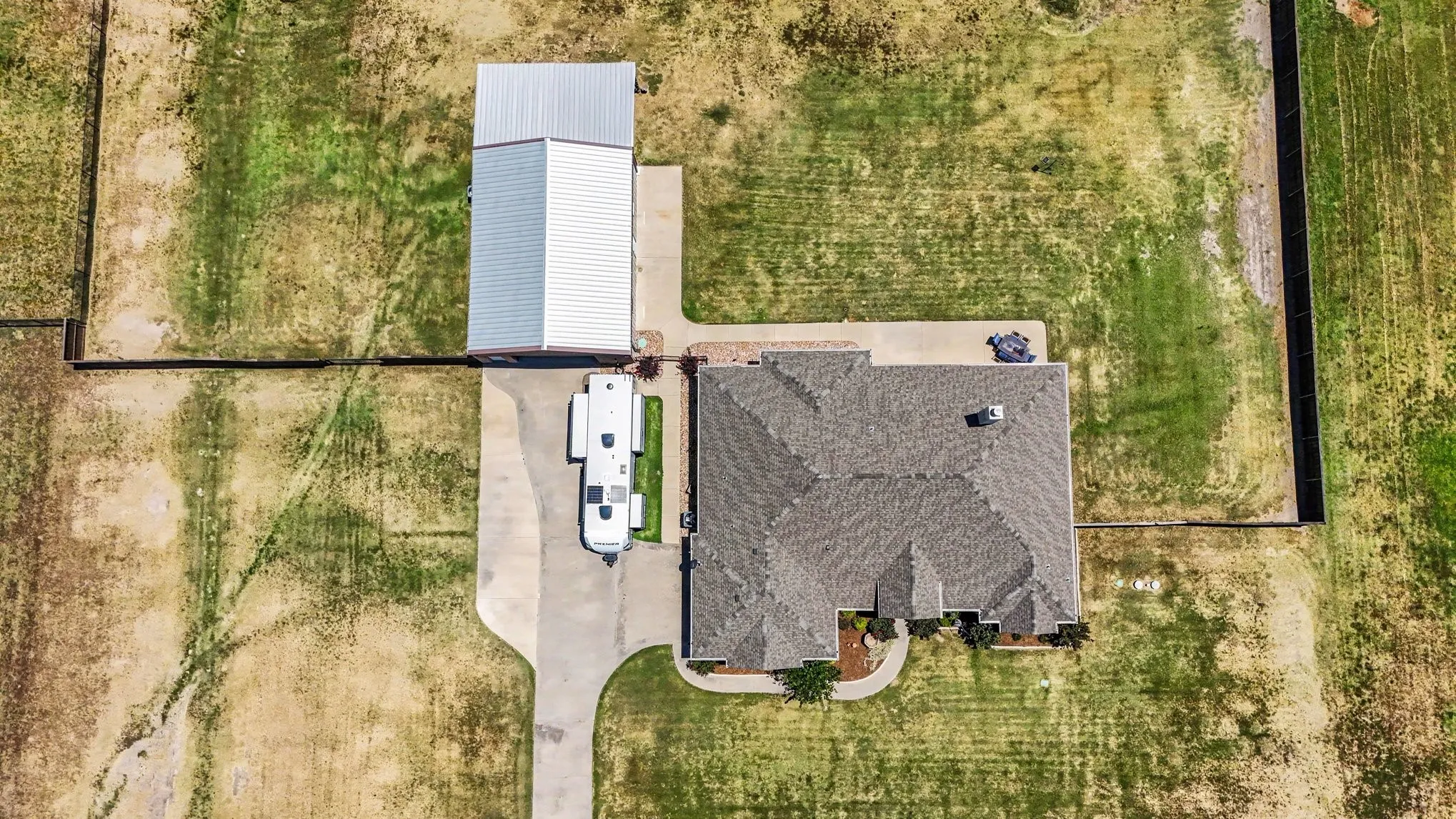 Single Family Residence For Sale in Hunt County , 5175 Horseshoe Lane, Royse City, Texas 75189, 3 Bedroom, 3 Bathroom, 3 Garage spaces, 2,224 Sqft, built in 2014, mls#21336973, Real Estate Agent in Royse City, Homes For Sale in Hunt county, Homes For Sale in Royse City, Realtor in Royse City Texas, Real Estate Brokerage Independent Realty Texas, Luminita Cordes Realtor