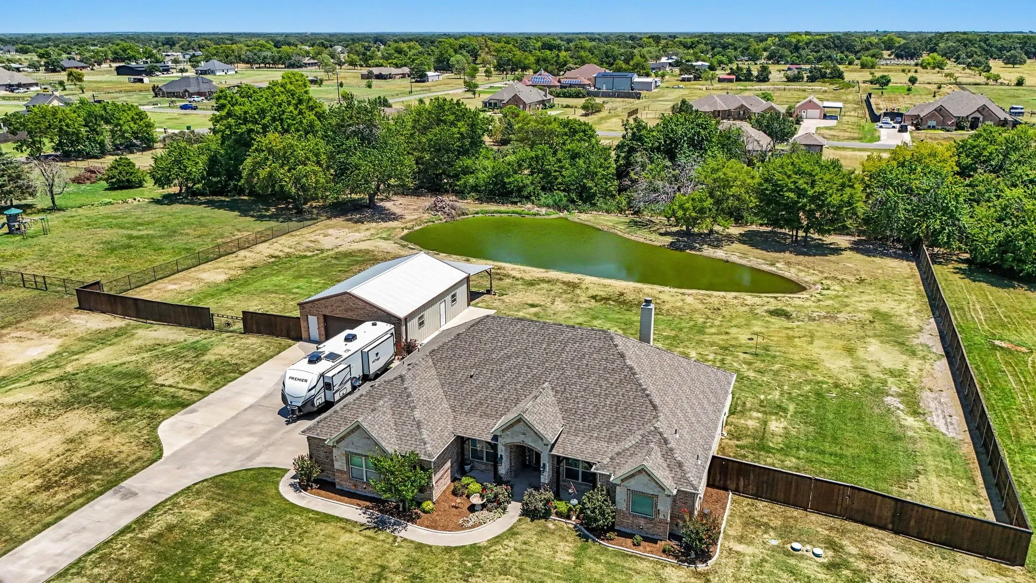 Single Family Residence For Sale in Hunt County , 5175 Horseshoe Lane, Royse City, Texas 75189, 3 Bedroom, 3 Bathroom, 3 Garage spaces, 2,224 Sqft, built in 2014, mls#21336973, Real Estate Agent in Royse City, Homes For Sale in Hunt county, Homes For Sale in Royse City, Realtor in Royse City Texas, Real Estate Brokerage Independent Realty Texas, Luminita Cordes Realtor