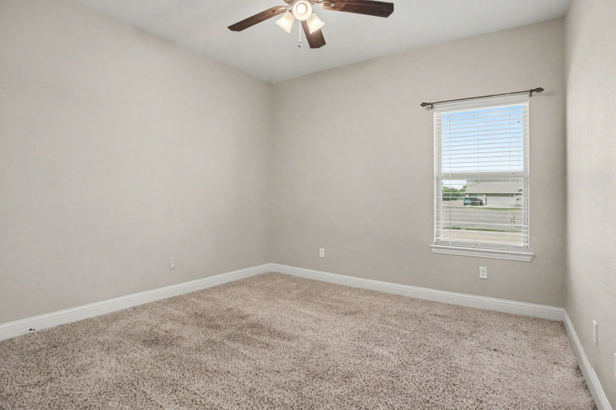 Single Family Residence For Sale in Hunt County , 5175 Horseshoe Lane, Royse City, Texas 75189, 3 Bedroom, 3 Bathroom, 3 Garage spaces, 2,224 Sqft, built in 2014, mls#21336973, Real Estate Agent in Royse City, Homes For Sale in Hunt county, Homes For Sale in Royse City, Realtor in Royse City Texas, Real Estate Brokerage Independent Realty Texas, Luminita Cordes Realtor