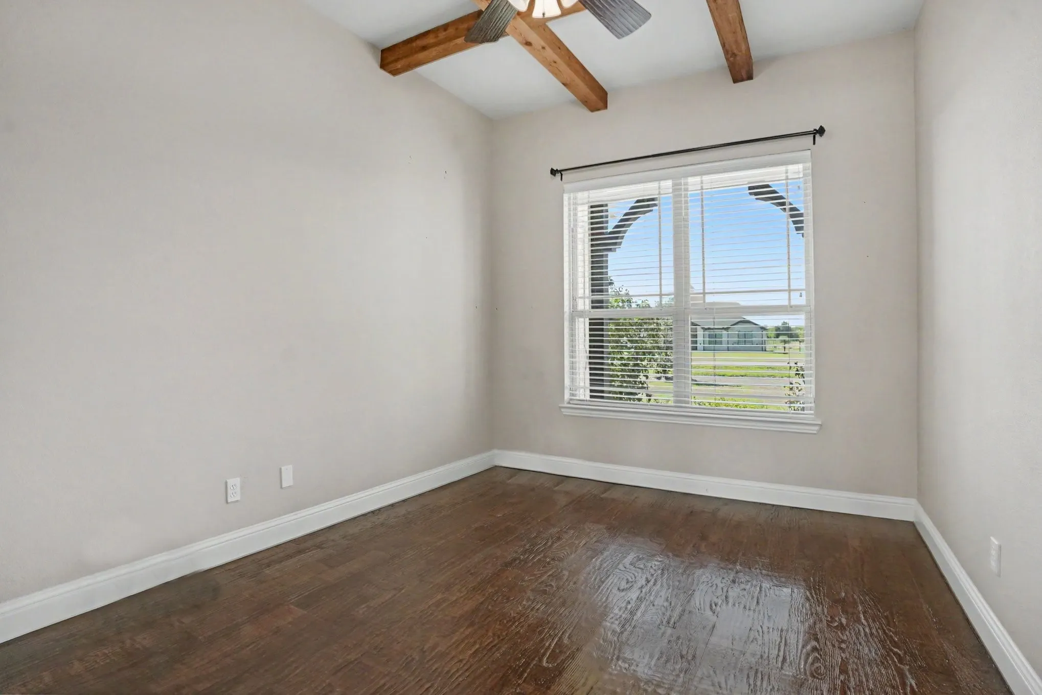 Single Family Residence For Sale in Hunt County , 5175 Horseshoe Lane, Royse City, Texas 75189, 3 Bedroom, 3 Bathroom, 3 Garage spaces, 2,224 Sqft, built in 2014, mls#21336973, Real Estate Agent in Royse City, Homes For Sale in Hunt county, Homes For Sale in Royse City, Realtor in Royse City Texas, Real Estate Brokerage Independent Realty Texas, Luminita Cordes Realtor