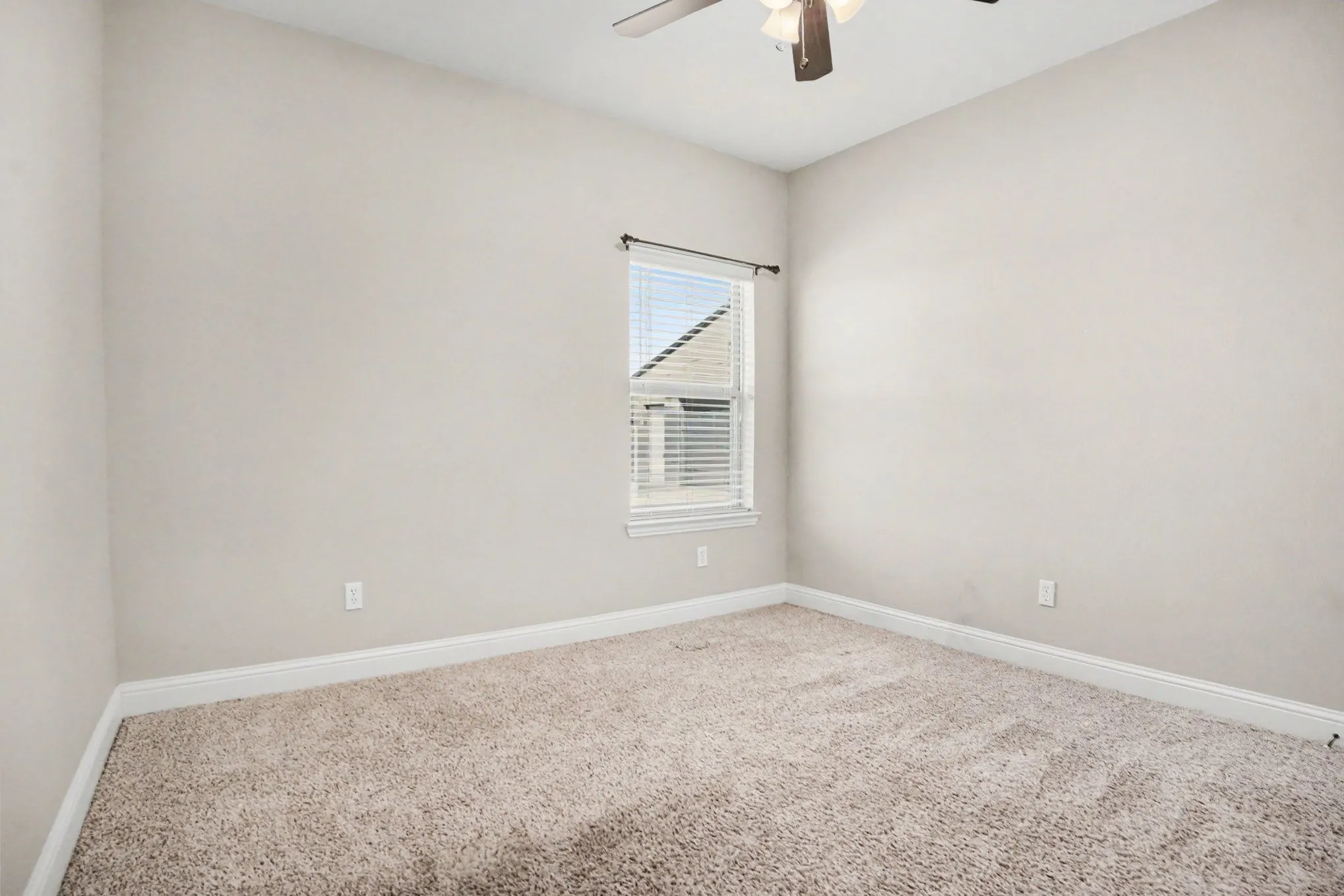Single Family Residence For Sale in Hunt County , 5175 Horseshoe Lane, Royse City, Texas 75189, 3 Bedroom, 3 Bathroom, 3 Garage spaces, 2,224 Sqft, built in 2014, mls#21336973, Real Estate Agent in Royse City, Homes For Sale in Hunt county, Homes For Sale in Royse City, Realtor in Royse City Texas, Real Estate Brokerage Independent Realty Texas, Luminita Cordes Realtor