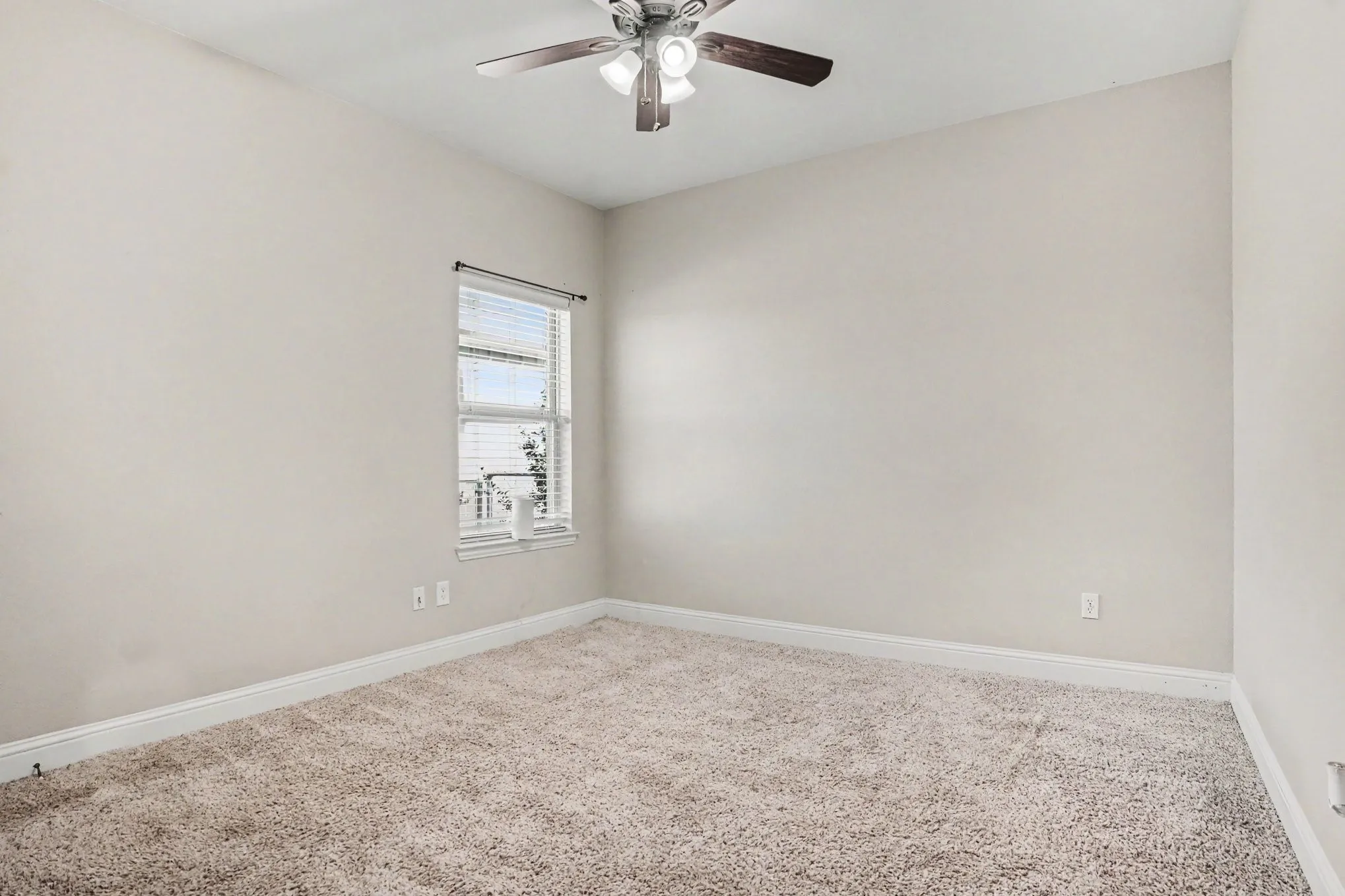 Single Family Residence For Sale in Hunt County , 5175 Horseshoe Lane, Royse City, Texas 75189, 3 Bedroom, 3 Bathroom, 3 Garage spaces, 2,224 Sqft, built in 2014, mls#21336973, Real Estate Agent in Royse City, Homes For Sale in Hunt county, Homes For Sale in Royse City, Realtor in Royse City Texas, Real Estate Brokerage Independent Realty Texas, Luminita Cordes Realtor