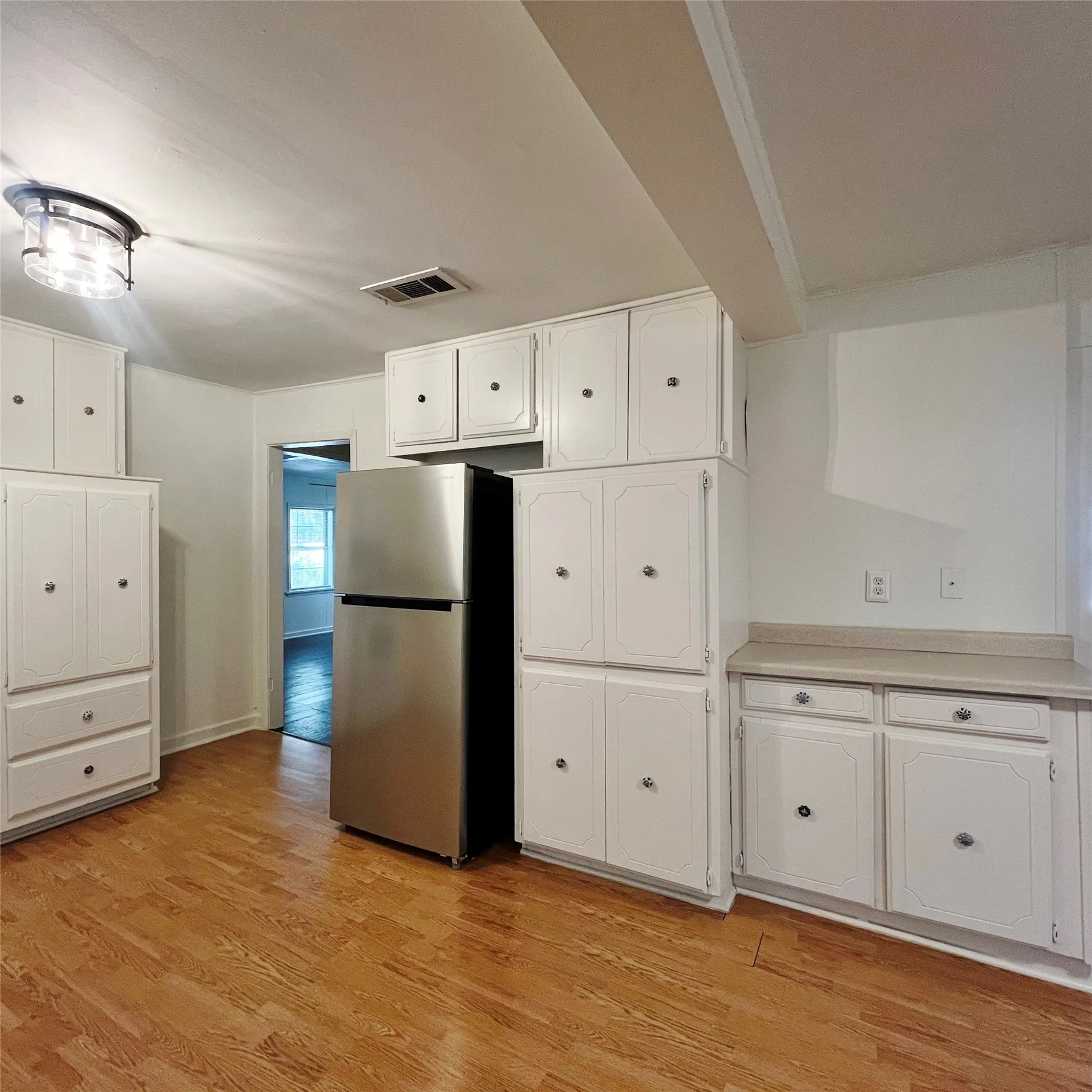 Single Family Residence For Rent in Rockwall County , 206 Renfro Street, Rockwall, Texas 75087, 2 Bedroom, 1 Bathroom, Garage spaces, 1,064 Sqft, built in 1975, mls#21337080, Real Estate Agent in Rockwall, Homes For Rent in Rockwall county, Homes For Rent in Rockwall, Realtor in Rockwall Texas, Real Estate Brokerage Independent Realty Texas, Luminita Cordes Realtor