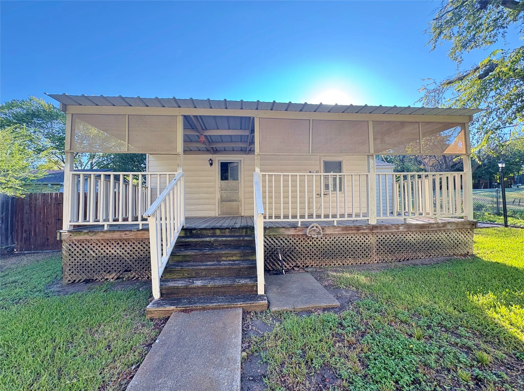 Single Family Residence For Rent in Rockwall County , 206 Renfro Street, Rockwall, Texas 75087, 2 Bedroom, 1 Bathroom, Garage spaces, 1,064 Sqft, built in 1975, mls#21337080, Real Estate Agent in Rockwall, Homes For Rent in Rockwall county, Homes For Rent in Rockwall, Realtor in Rockwall Texas, Real Estate Brokerage Independent Realty Texas, Luminita Cordes Realtor