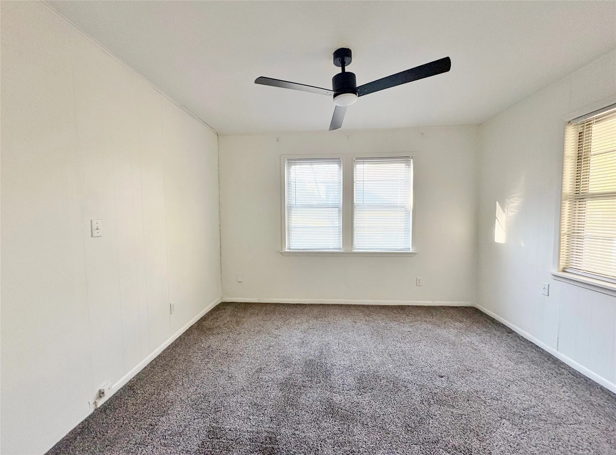 Single Family Residence For Rent in Rockwall County , 206 Renfro Street, Rockwall, Texas 75087, 2 Bedroom, 1 Bathroom, Garage spaces, 1,064 Sqft, built in 1975, mls#21337080, Real Estate Agent in Rockwall, Homes For Rent in Rockwall county, Homes For Rent in Rockwall, Realtor in Rockwall Texas, Real Estate Brokerage Independent Realty Texas, Luminita Cordes Realtor