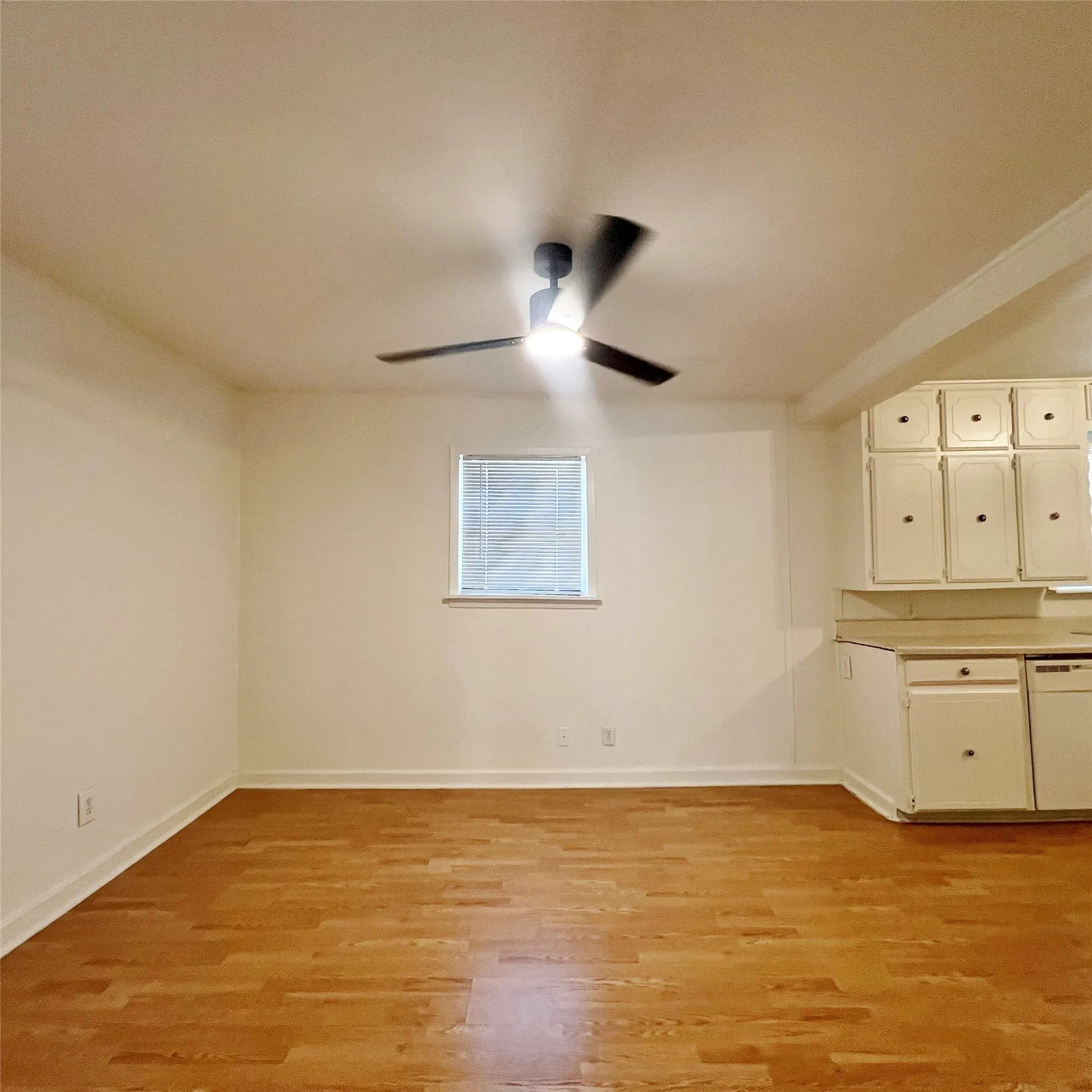 Single Family Residence For Rent in Rockwall County , 206 Renfro Street, Rockwall, Texas 75087, 2 Bedroom, 1 Bathroom, Garage spaces, 1,064 Sqft, built in 1975, mls#21337080, Real Estate Agent in Rockwall, Homes For Rent in Rockwall county, Homes For Rent in Rockwall, Realtor in Rockwall Texas, Real Estate Brokerage Independent Realty Texas, Luminita Cordes Realtor
