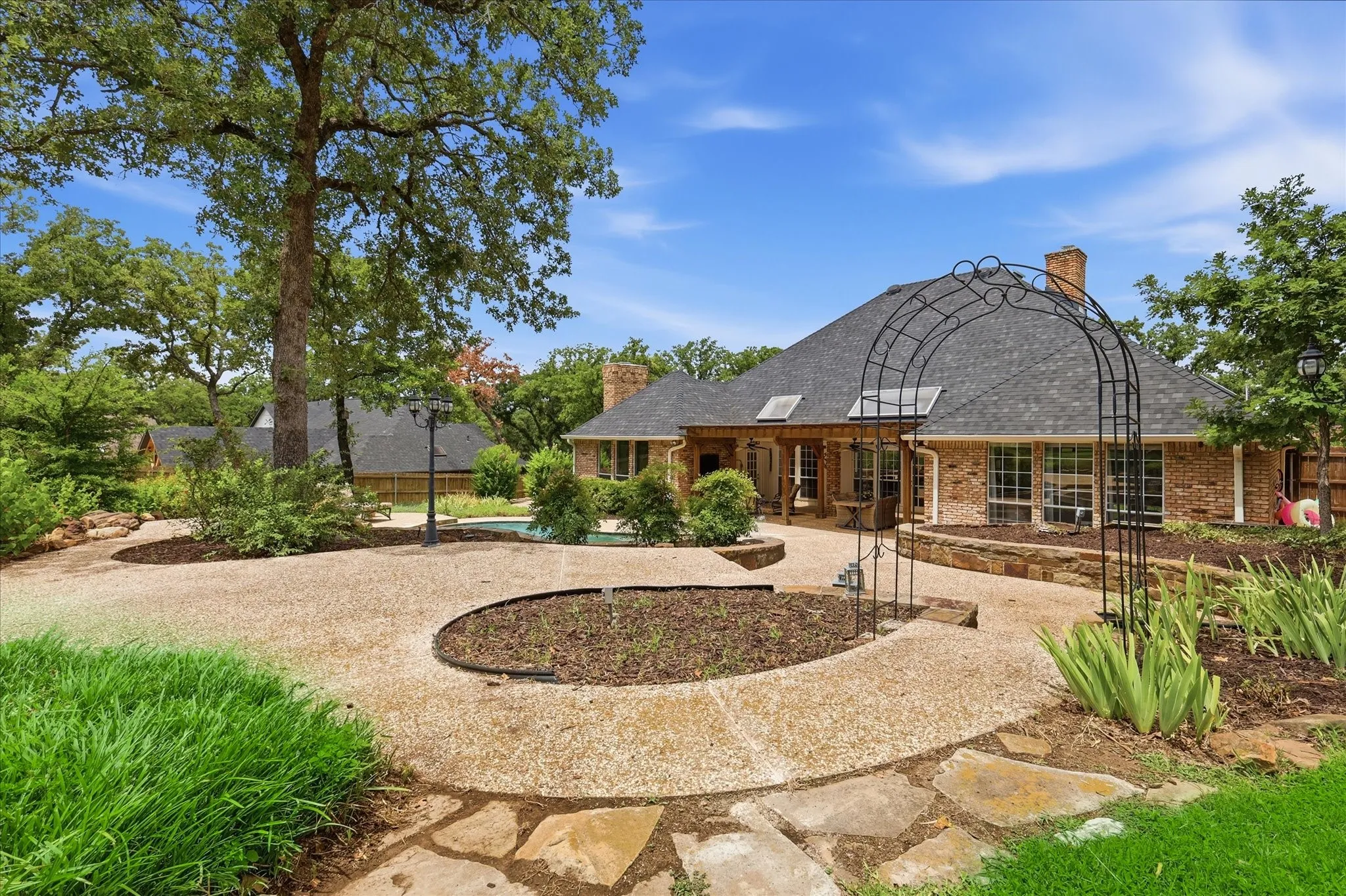 Single Family Residence For Sale in Denton County , 370 Canyon Oaks Drive, Argyle, Texas 76226, 4 Bedroom, 3 Bathroom, 3 Garage spaces, 3,165 Sqft, built in 1987, mls#21337131, Real Estate Agent in Argyle, Homes For Sale in Denton county, Homes For Sale in Argyle, Realtor in Argyle Texas, Real Estate Brokerage Independent Realty Texas, Luminita Cordes Realtor