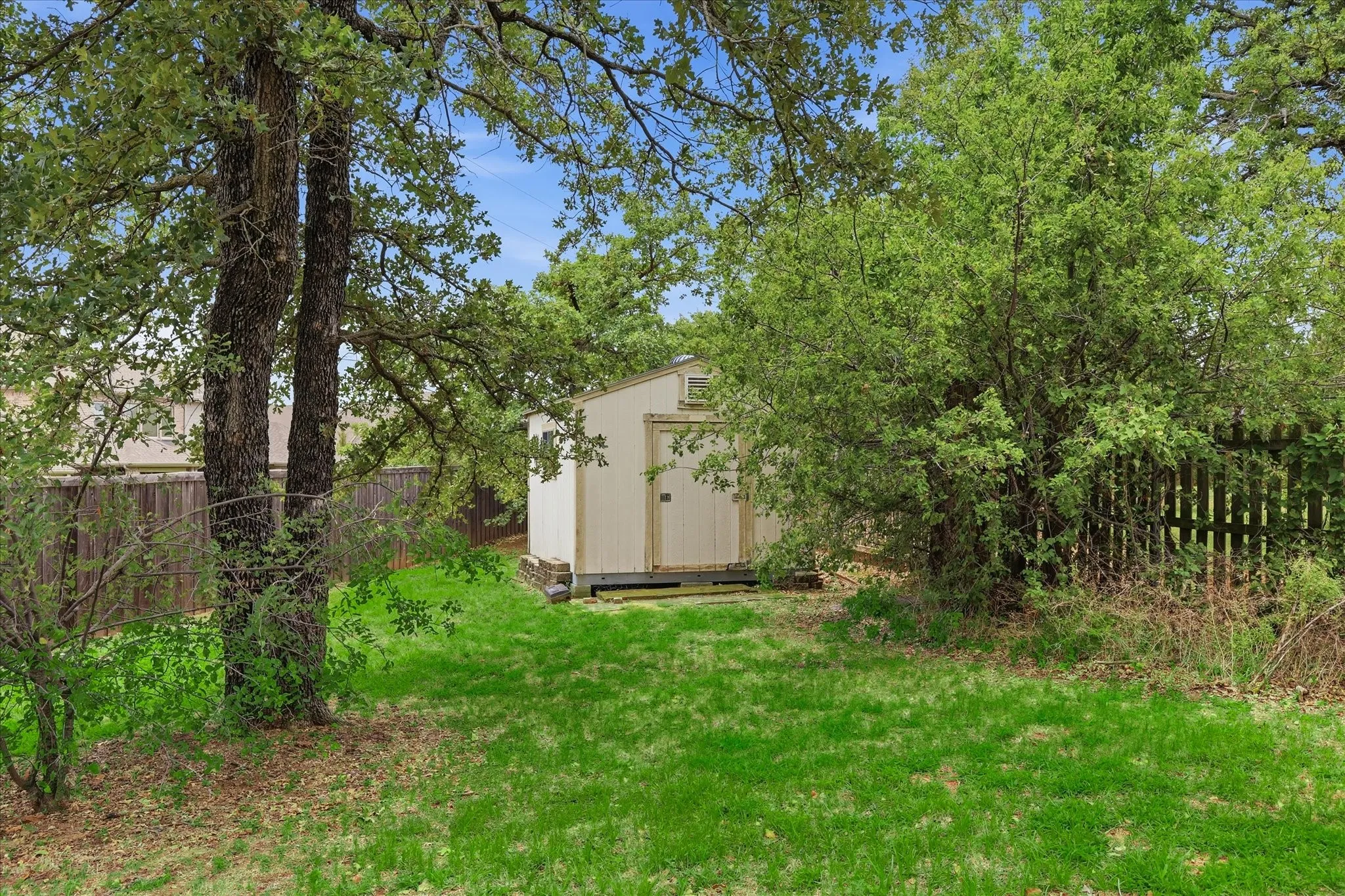 Single Family Residence For Sale in Denton County , 370 Canyon Oaks Drive, Argyle, Texas 76226, 4 Bedroom, 3 Bathroom, 3 Garage spaces, 3,165 Sqft, built in 1987, mls#21337131, Real Estate Agent in Argyle, Homes For Sale in Denton county, Homes For Sale in Argyle, Realtor in Argyle Texas, Real Estate Brokerage Independent Realty Texas, Luminita Cordes Realtor