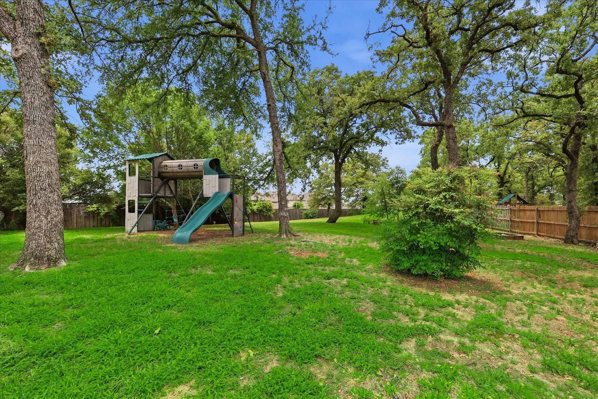 Single Family Residence For Sale in Denton County , 370 Canyon Oaks Drive, Argyle, Texas 76226, 4 Bedroom, 3 Bathroom, 3 Garage spaces, 3,165 Sqft, built in 1987, mls#21337131, Real Estate Agent in Argyle, Homes For Sale in Denton county, Homes For Sale in Argyle, Realtor in Argyle Texas, Real Estate Brokerage Independent Realty Texas, Luminita Cordes Realtor