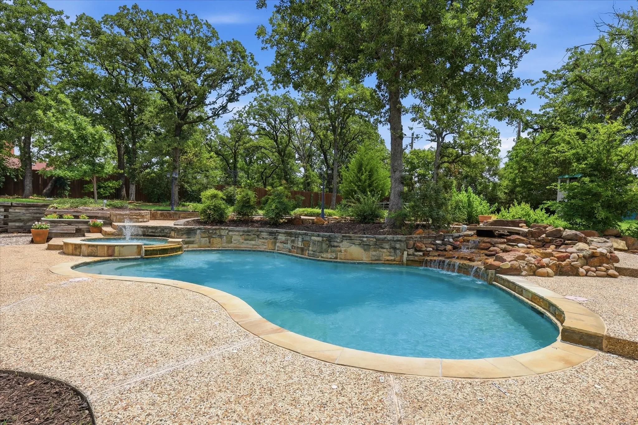 Single Family Residence For Sale in Denton County , 370 Canyon Oaks Drive, Argyle, Texas 76226, 4 Bedroom, 3 Bathroom, 3 Garage spaces, 3,165 Sqft, built in 1987, mls#21337131, Real Estate Agent in Argyle, Homes For Sale in Denton county, Homes For Sale in Argyle, Realtor in Argyle Texas, Real Estate Brokerage Independent Realty Texas, Luminita Cordes Realtor