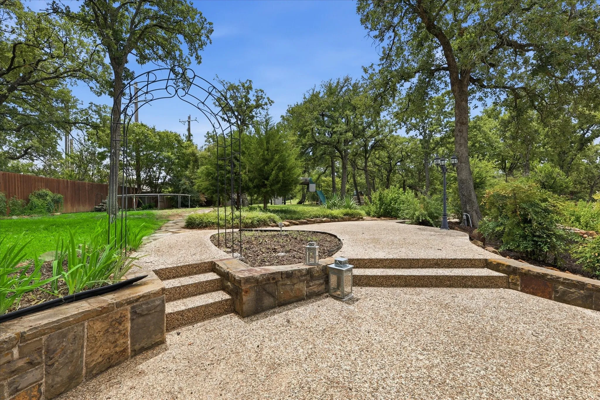 Single Family Residence For Sale in Denton County , 370 Canyon Oaks Drive, Argyle, Texas 76226, 4 Bedroom, 3 Bathroom, 3 Garage spaces, 3,165 Sqft, built in 1987, mls#21337131, Real Estate Agent in Argyle, Homes For Sale in Denton county, Homes For Sale in Argyle, Realtor in Argyle Texas, Real Estate Brokerage Independent Realty Texas, Luminita Cordes Realtor