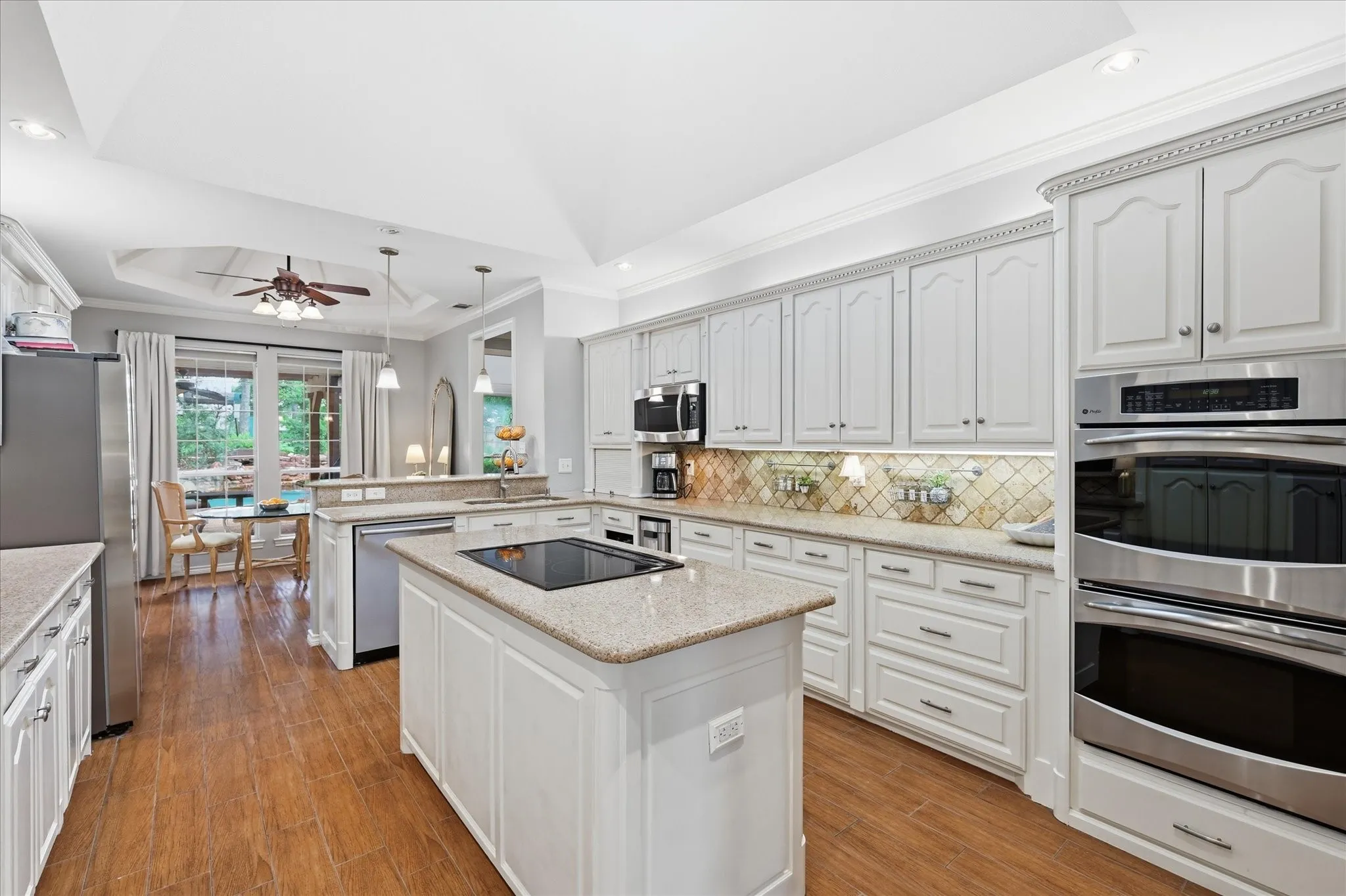 Single Family Residence For Sale in Denton County , 370 Canyon Oaks Drive, Argyle, Texas 76226, 4 Bedroom, 3 Bathroom, 3 Garage spaces, 3,165 Sqft, built in 1987, mls#21337131, Real Estate Agent in Argyle, Homes For Sale in Denton county, Homes For Sale in Argyle, Realtor in Argyle Texas, Real Estate Brokerage Independent Realty Texas, Luminita Cordes Realtor