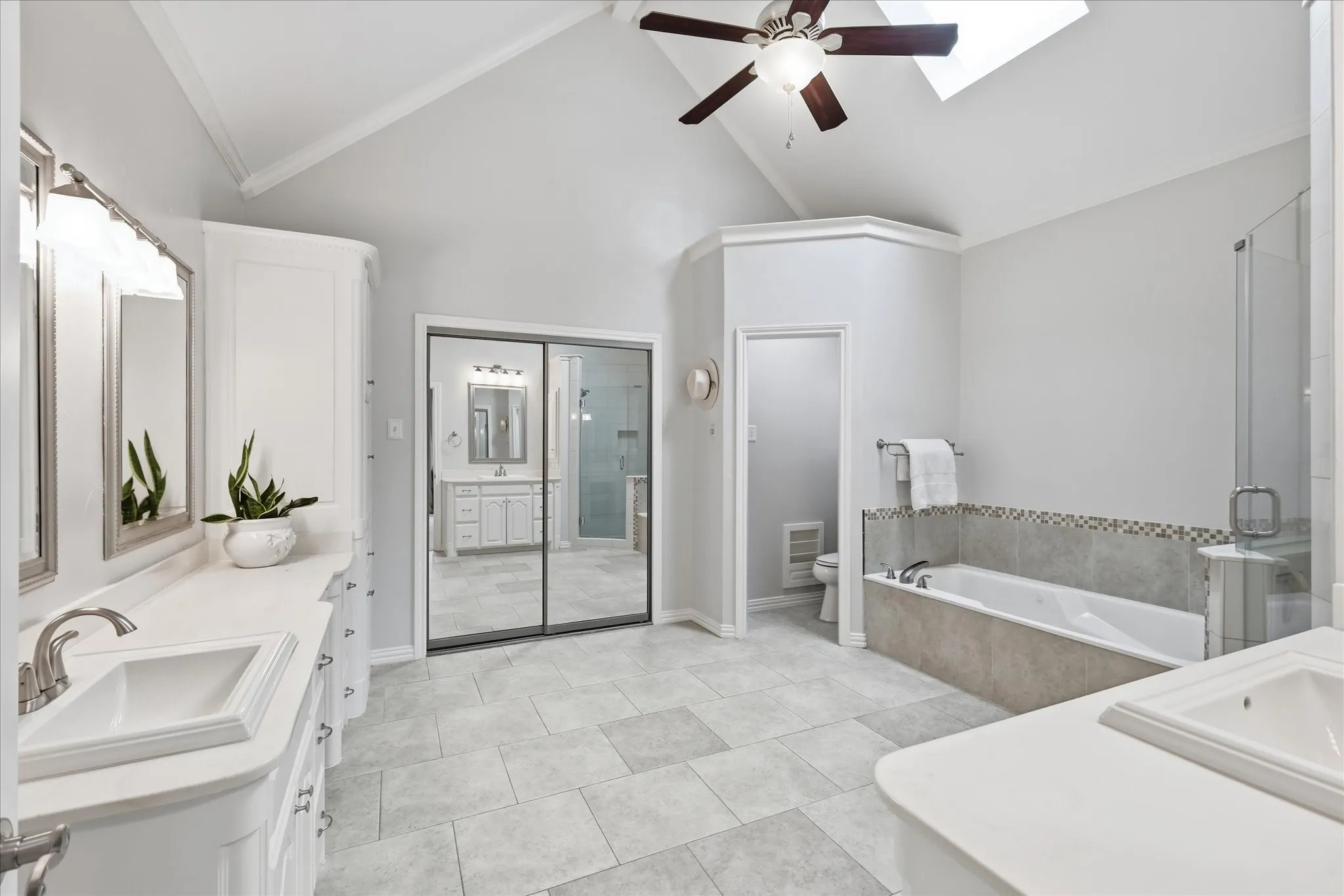 Single Family Residence For Sale in Denton County , 370 Canyon Oaks Drive, Argyle, Texas 76226, 4 Bedroom, 3 Bathroom, 3 Garage spaces, 3,165 Sqft, built in 1987, mls#21337131, Real Estate Agent in Argyle, Homes For Sale in Denton county, Homes For Sale in Argyle, Realtor in Argyle Texas, Real Estate Brokerage Independent Realty Texas, Luminita Cordes Realtor