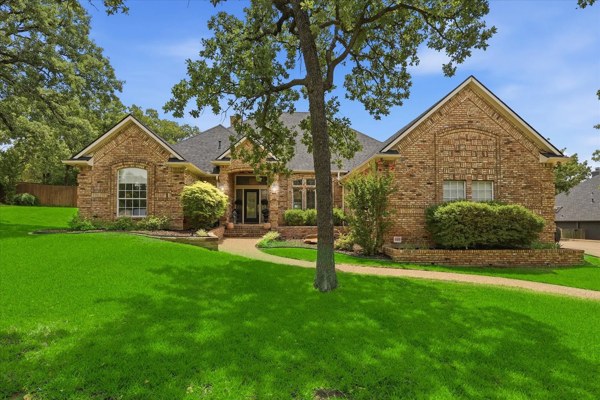 Single Family Residence For Sale in Denton County , 370 Canyon Oaks Drive, Argyle, Texas 76226, 4 Bedroom, 3 Bathroom, 3 Garage spaces, 3,165 Sqft, built in 1987, mls#21337131, Real Estate Agent in Argyle, Homes For Sale in Denton county, Homes For Sale in Argyle, Realtor in Argyle Texas, Real Estate Brokerage Independent Realty Texas, Luminita Cordes Realtor