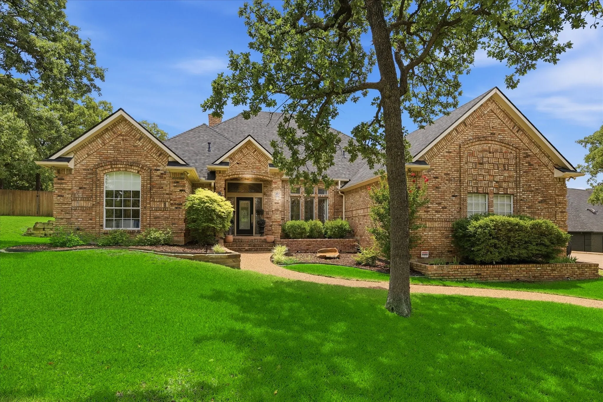 Single Family Residence For Sale in Denton County , 370 Canyon Oaks Drive, Argyle, Texas 76226, 4 Bedroom, 3 Bathroom, 3 Garage spaces, 3,165 Sqft, built in 1987, mls#21337131, Real Estate Agent in Argyle, Homes For Sale in Denton county, Homes For Sale in Argyle, Realtor in Argyle Texas, Real Estate Brokerage Independent Realty Texas, Luminita Cordes Realtor