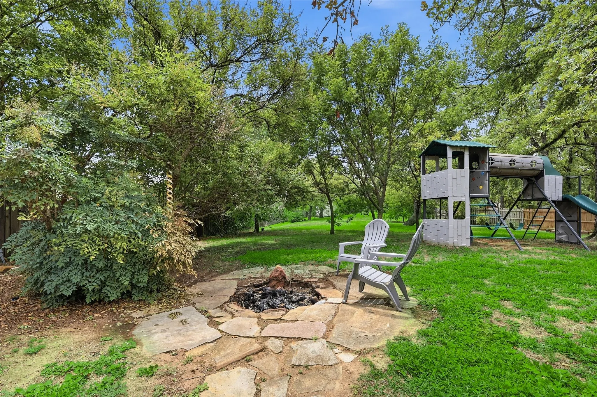 Single Family Residence For Sale in Denton County , 370 Canyon Oaks Drive, Argyle, Texas 76226, 4 Bedroom, 3 Bathroom, 3 Garage spaces, 3,165 Sqft, built in 1987, mls#21337131, Real Estate Agent in Argyle, Homes For Sale in Denton county, Homes For Sale in Argyle, Realtor in Argyle Texas, Real Estate Brokerage Independent Realty Texas, Luminita Cordes Realtor