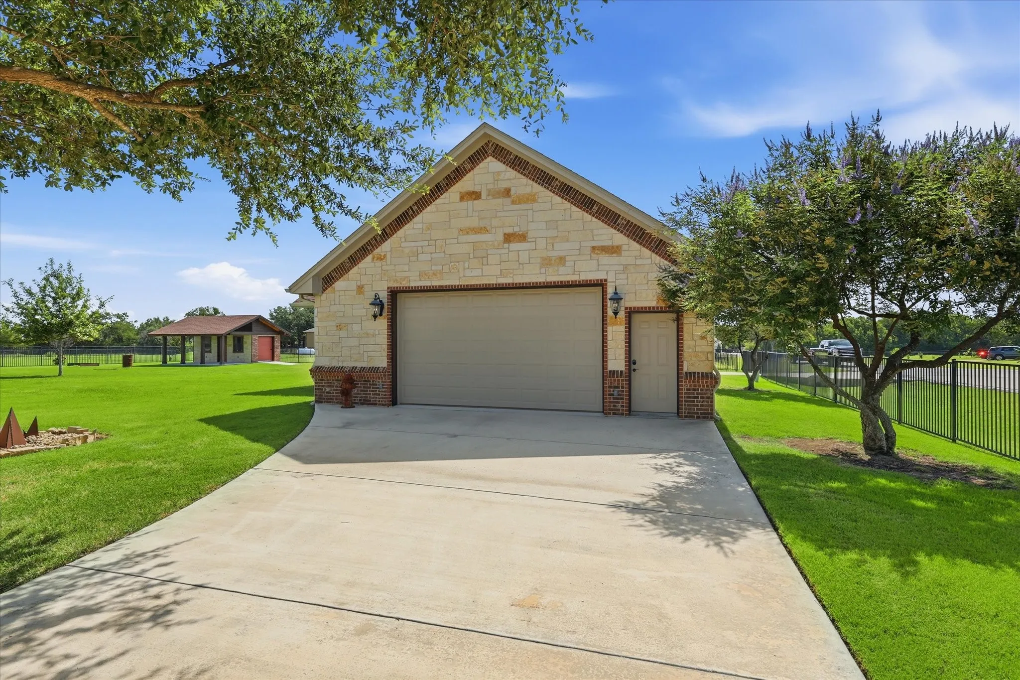 Single Family Residence For Sale in Tarrant County , 1414 Rio Viento, Fort Worth, Texas 76135, 4 Bedroom, 4 Bathroom, 3 Garage spaces, 3,204 Sqft, built in 2005, mls#21326933, Real Estate Agent in Fort Worth, Homes For Sale in Tarrant county, Homes For Sale in Fort Worth, Realtor in Fort Worth Texas, Real Estate Brokerage Independent Realty Texas, Luminita Cordes Realtor