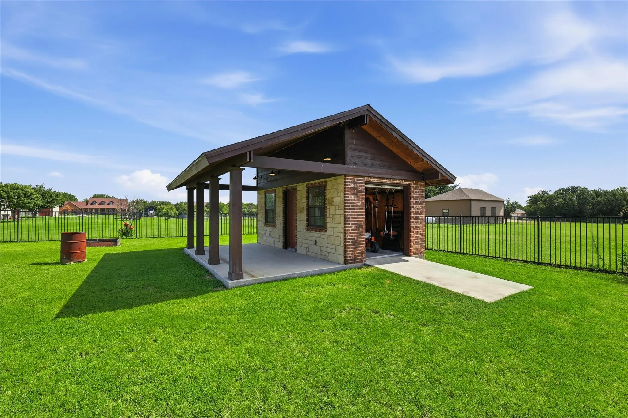 Single Family Residence For Sale in Tarrant County , 1414 Rio Viento, Fort Worth, Texas 76135, 4 Bedroom, 4 Bathroom, 3 Garage spaces, 3,204 Sqft, built in 2005, mls#21326933, Real Estate Agent in Fort Worth, Homes For Sale in Tarrant county, Homes For Sale in Fort Worth, Realtor in Fort Worth Texas, Real Estate Brokerage Independent Realty Texas, Luminita Cordes Realtor