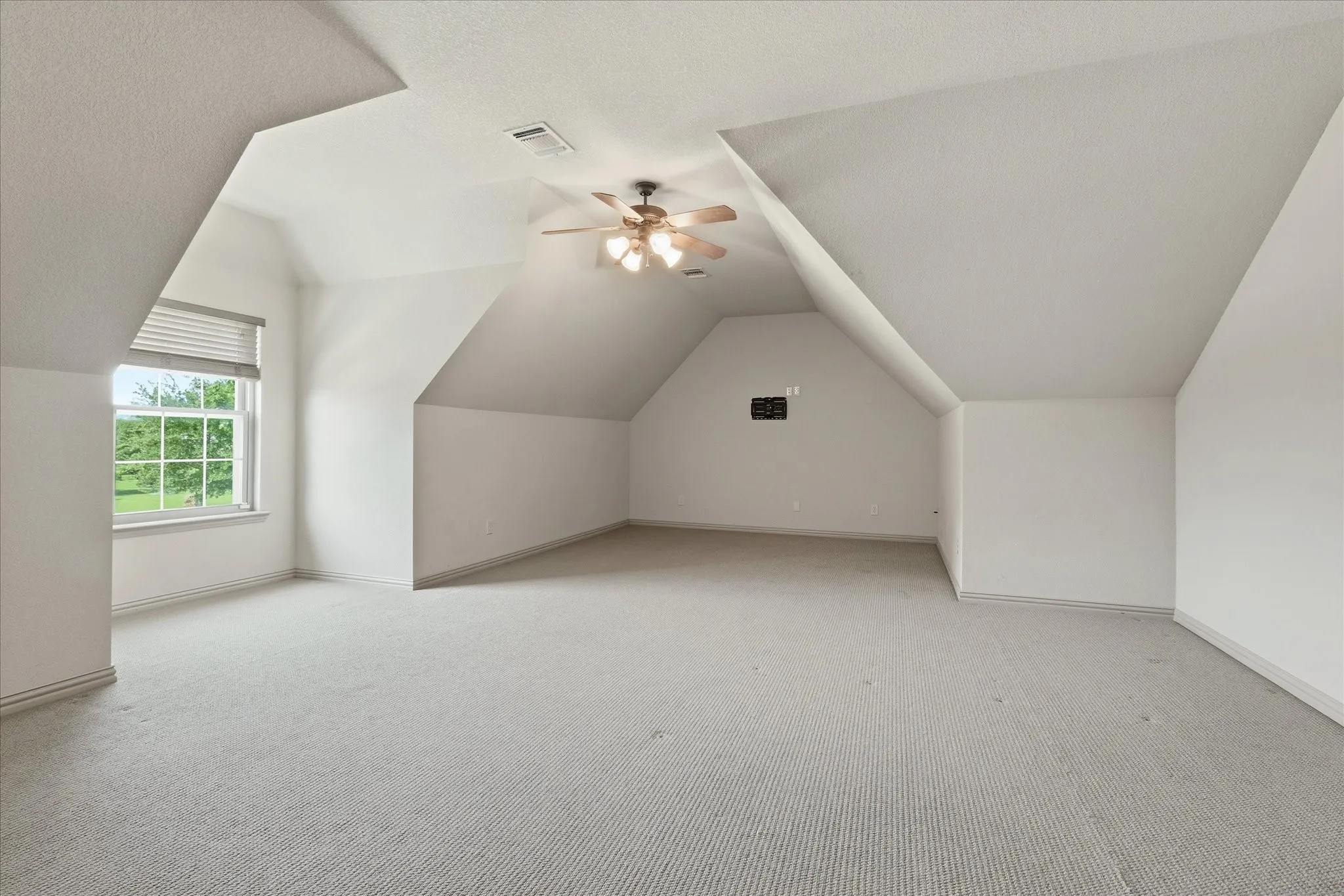 Single Family Residence For Sale in Tarrant County , 1414 Rio Viento, Fort Worth, Texas 76135, 4 Bedroom, 4 Bathroom, 3 Garage spaces, 3,204 Sqft, built in 2005, mls#21326933, Real Estate Agent in Fort Worth, Homes For Sale in Tarrant county, Homes For Sale in Fort Worth, Realtor in Fort Worth Texas, Real Estate Brokerage Independent Realty Texas, Luminita Cordes Realtor