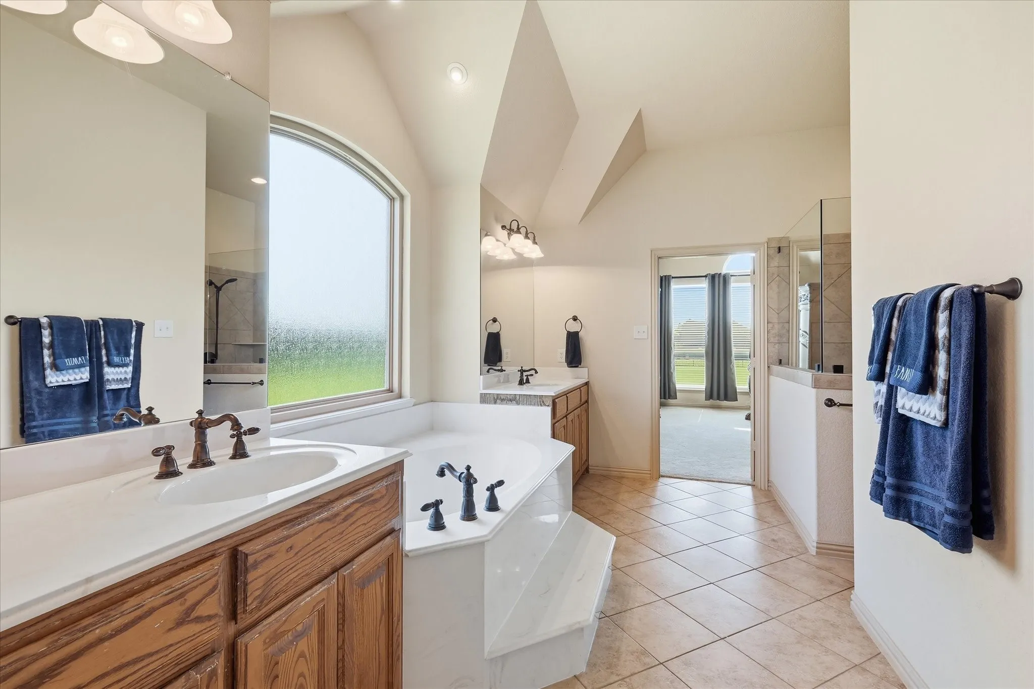 Single Family Residence For Sale in Tarrant County , 1414 Rio Viento, Fort Worth, Texas 76135, 4 Bedroom, 4 Bathroom, 3 Garage spaces, 3,204 Sqft, built in 2005, mls#21326933, Real Estate Agent in Fort Worth, Homes For Sale in Tarrant county, Homes For Sale in Fort Worth, Realtor in Fort Worth Texas, Real Estate Brokerage Independent Realty Texas, Luminita Cordes Realtor